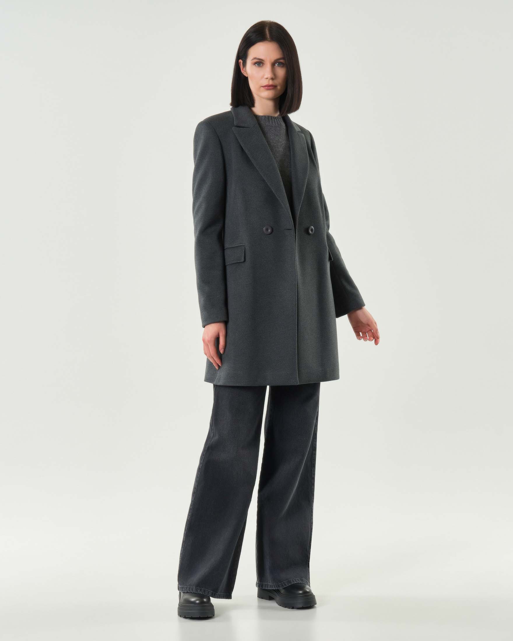 Cappotto doppiopetto Hlo! color antracite dal taglio maschile in tessuto effetto lana