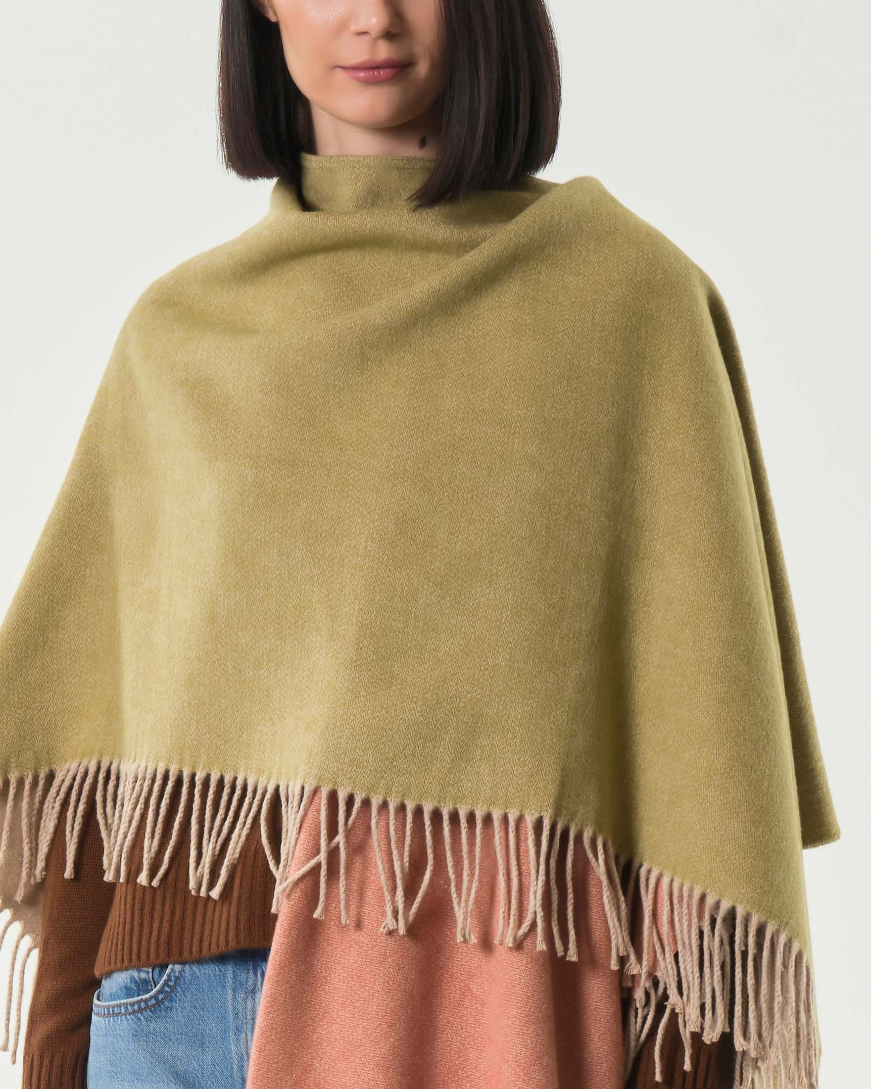 Sciarpa verde e coccio Hlo! in misto cotone con frange applicate sul fondo image