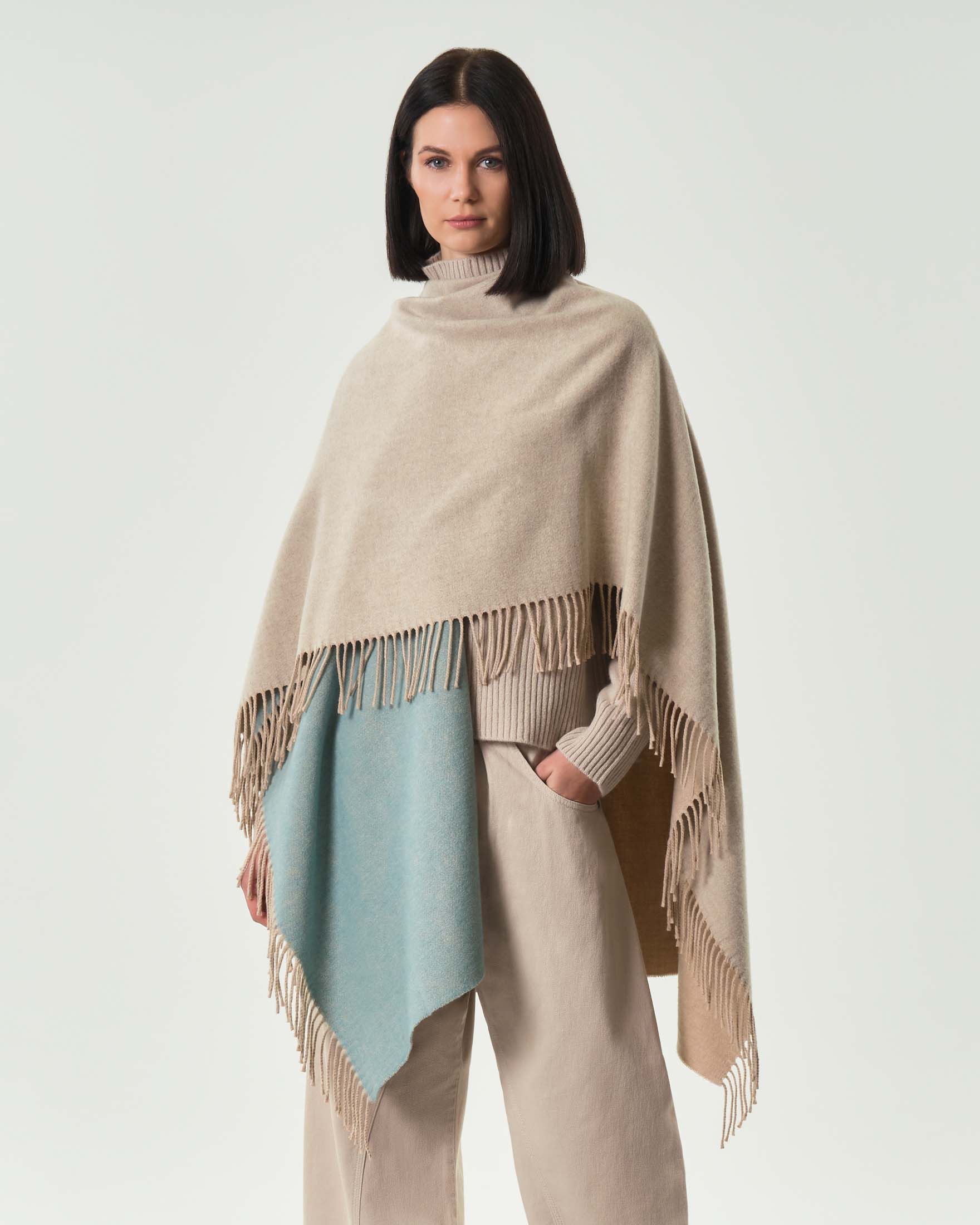 Sciarpa casha e azzurro Hlo! in misto cotone con frange applicate sul fondo