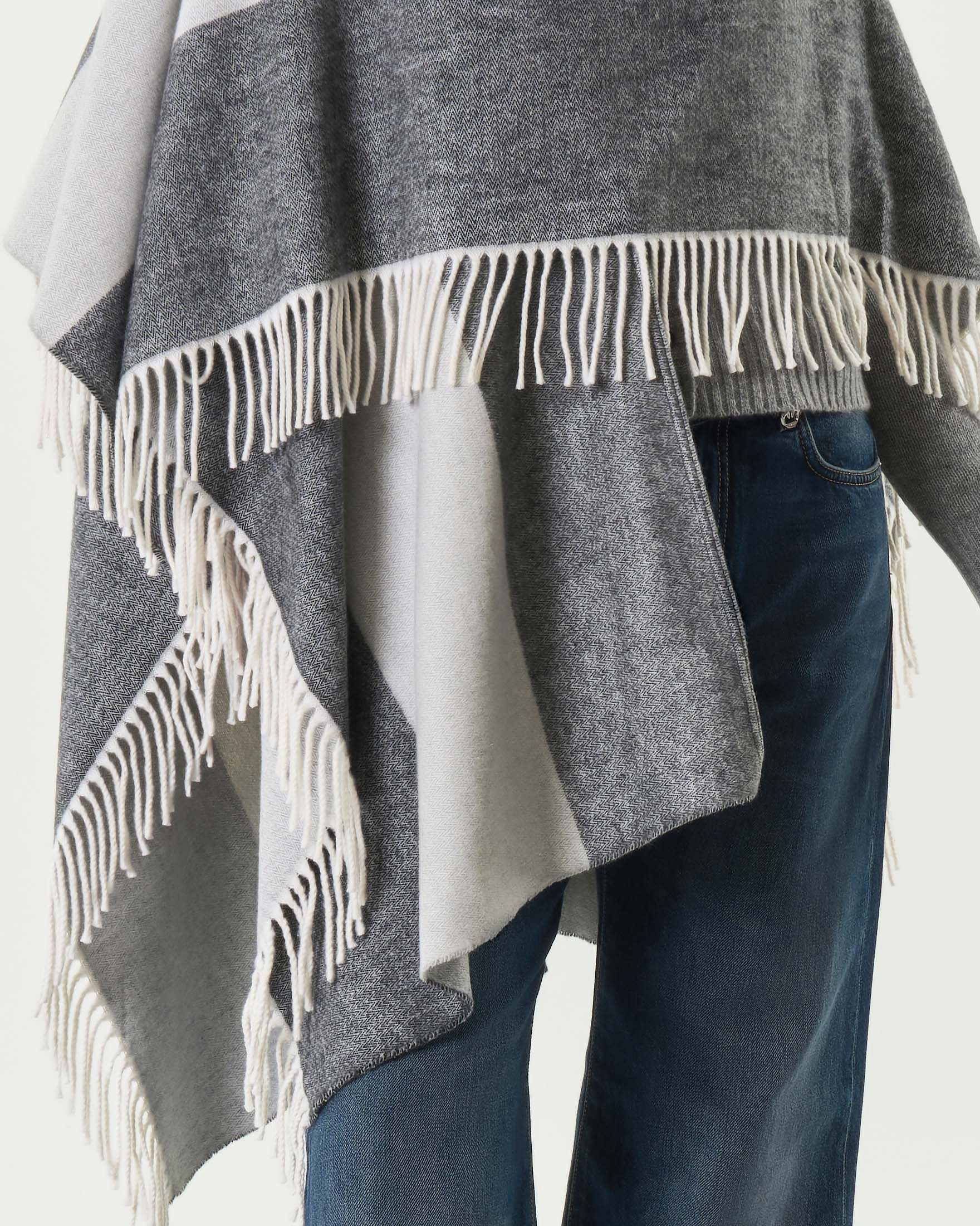 Sciarpa a righe grigio e antracite Hlo! in misto cotone con frange applicate sul fondo image