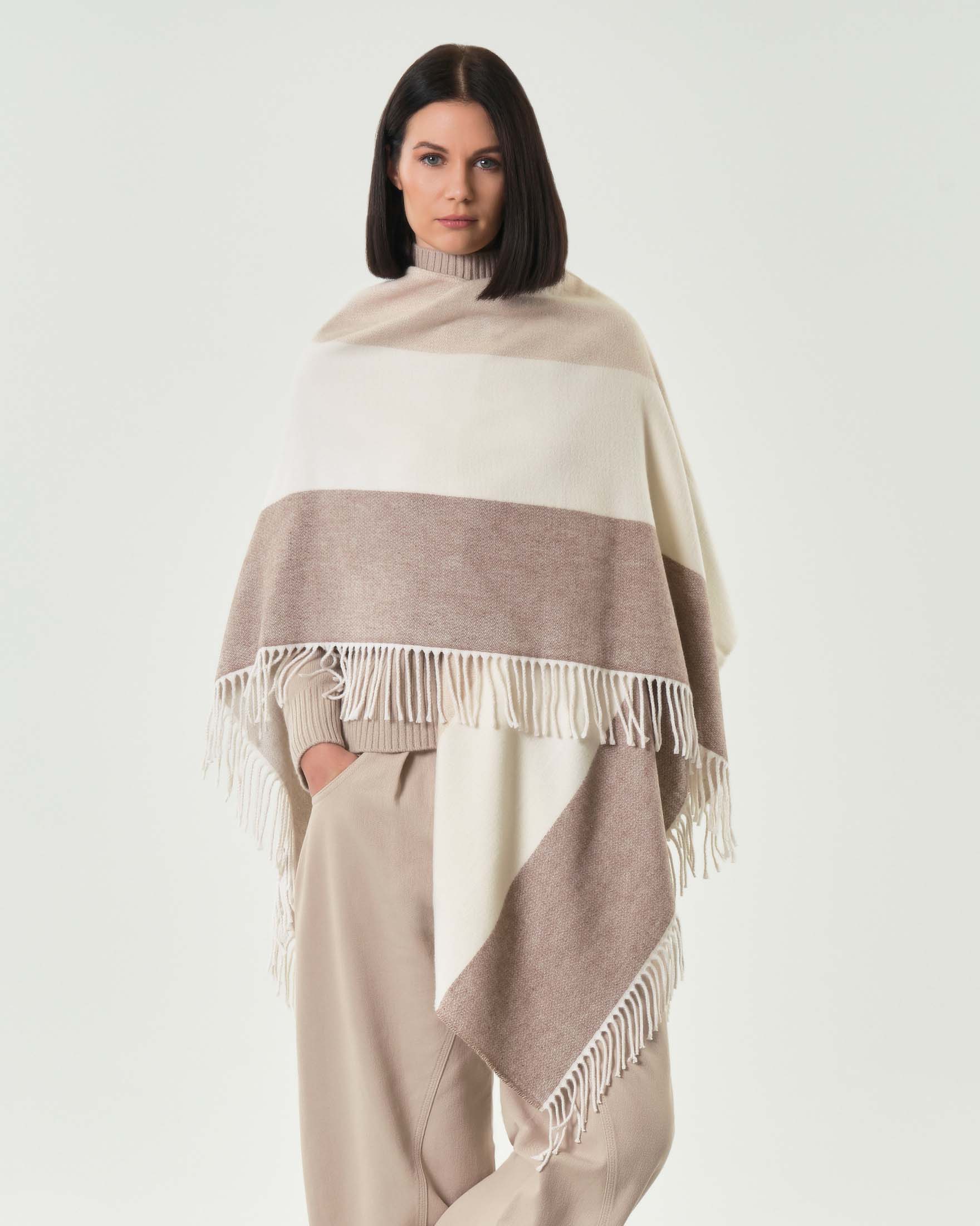 Sciarpa a righe bianco e beige Hlo! in misto cotone con frange applicate sul fondo