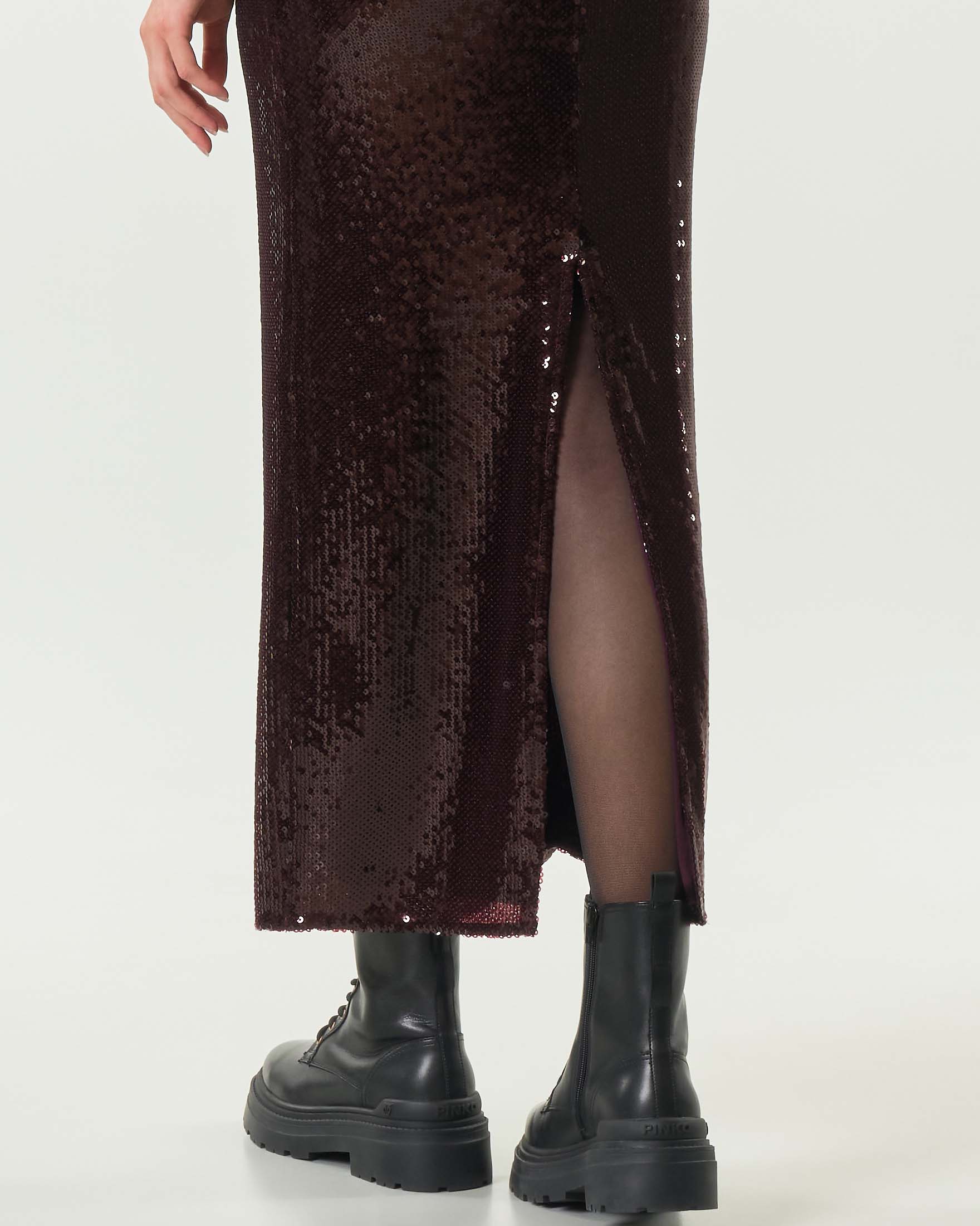 Gonna midi a tubino bordeaux Patrizia Pepe in pailettes con spacco posteriore image