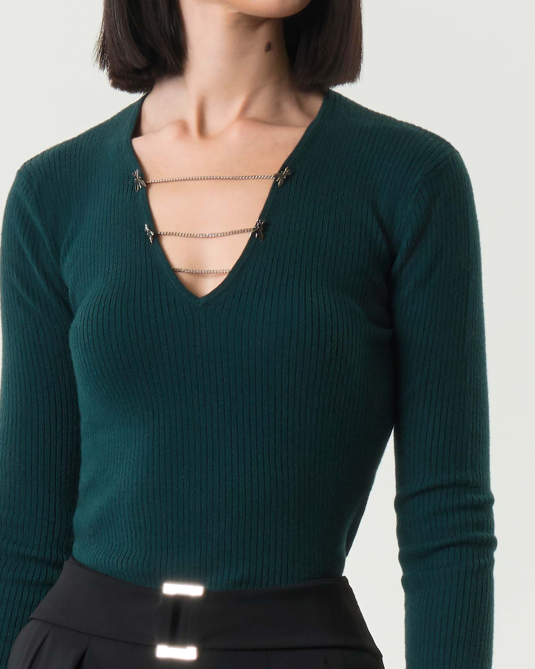 Maglia verde Patrizia Pepe linea ESSENTIAL con scollo a V a coste in misto viscosa image