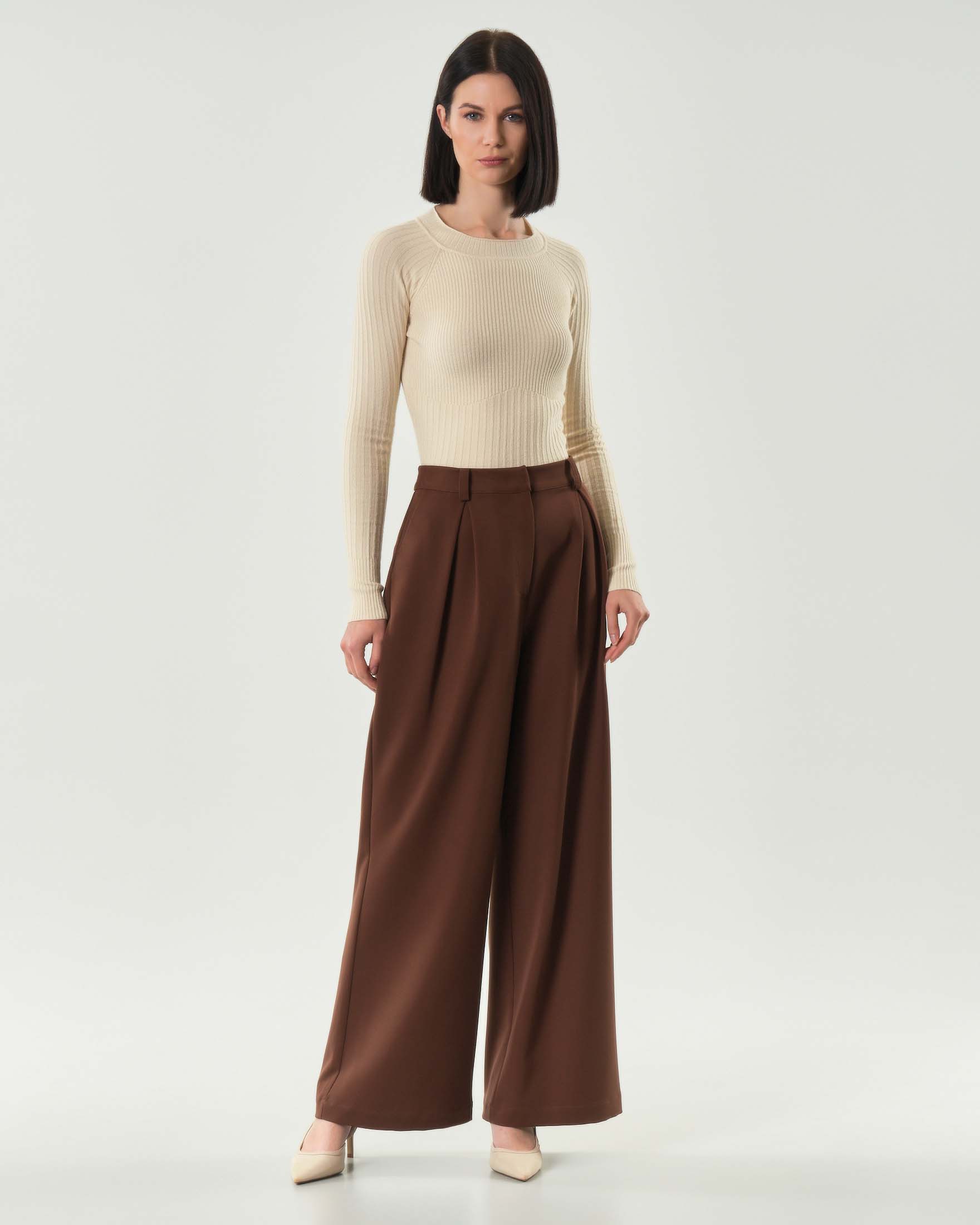 Pantaloni marrone Patrizia Pepe in gabardina pesante di misto viscosa dalla linea dritta con pinces in vita.