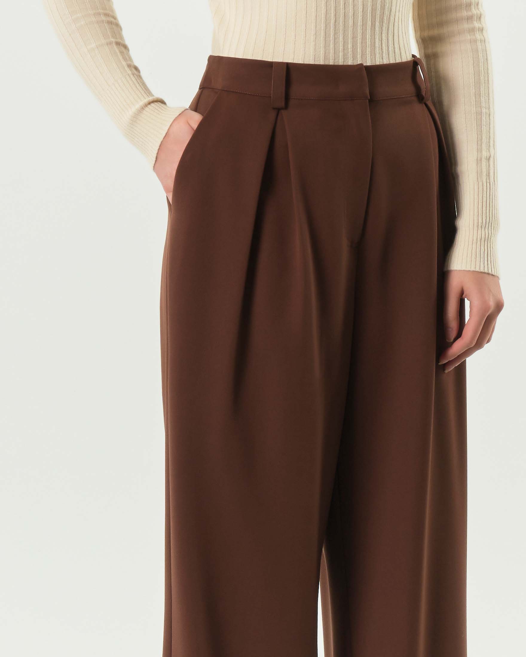 Pantaloni marrone Patrizia Pepe in gabardina pesante di misto viscosa dalla linea dritta con pinces in vita. image