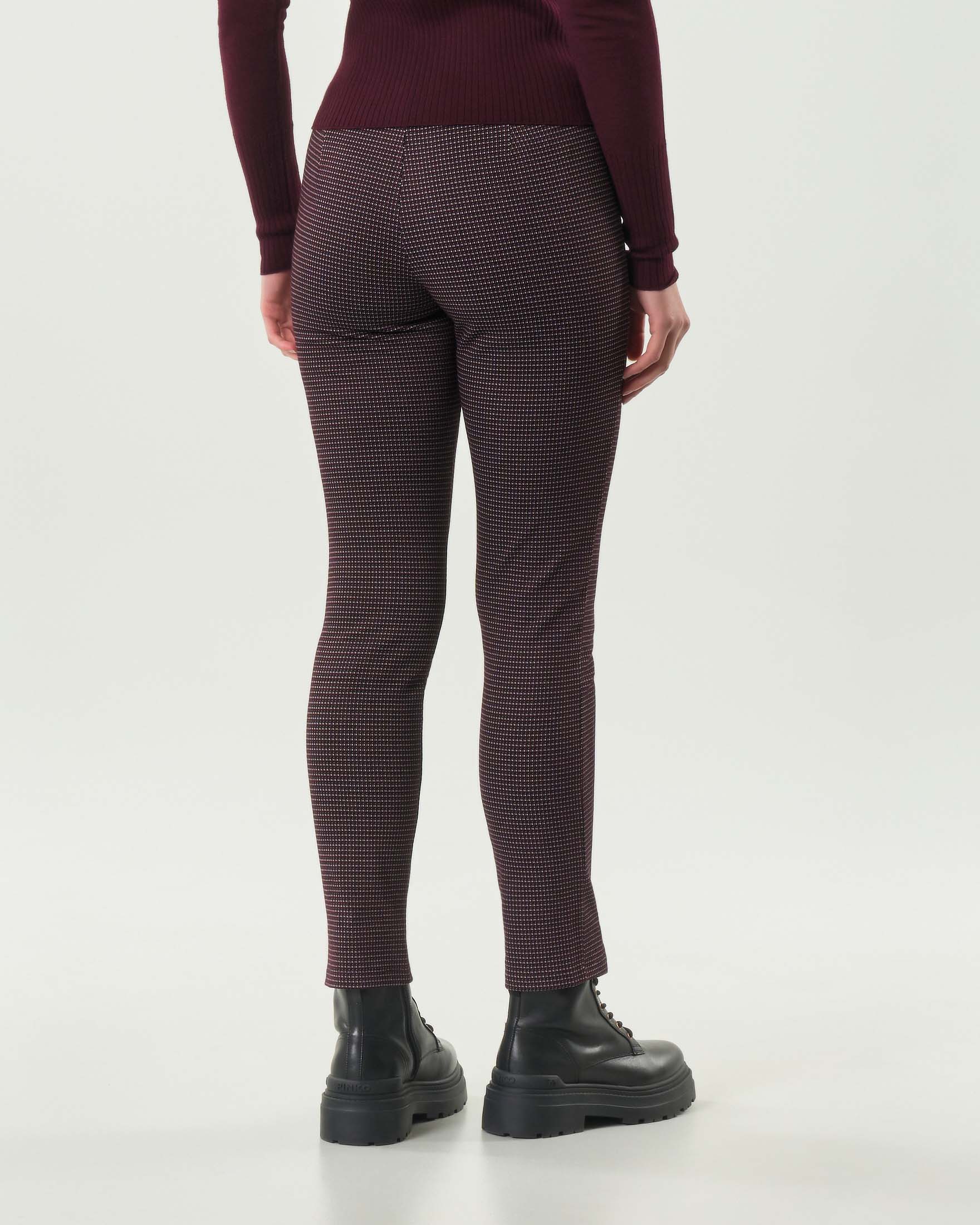 Pantaloni skinny bordeaux Patrizia Pepe con apertura a cerniera sul fondo in viscosa con micro-fantasia geometrica image