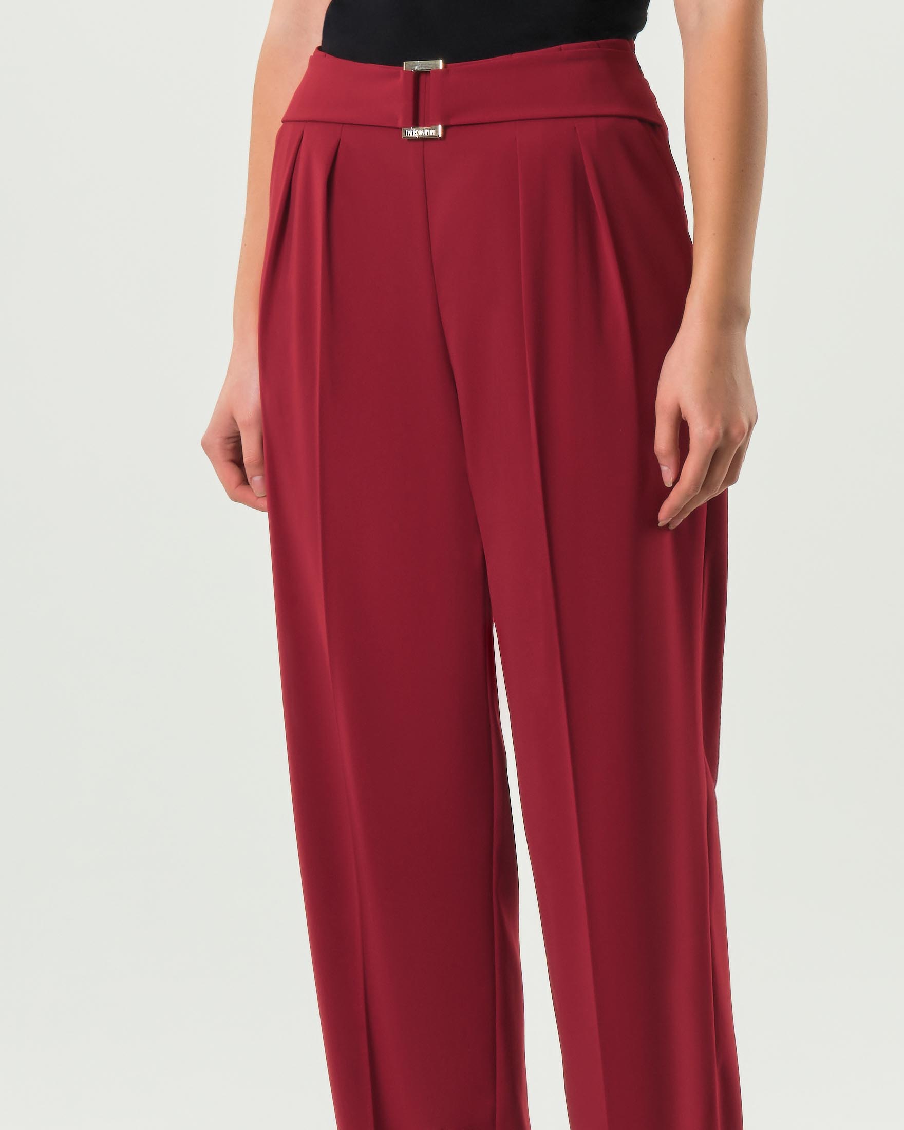 Pantalone a palazzo rosso Patrizia Pepe in crêpe con cintura applicata sul fronte image