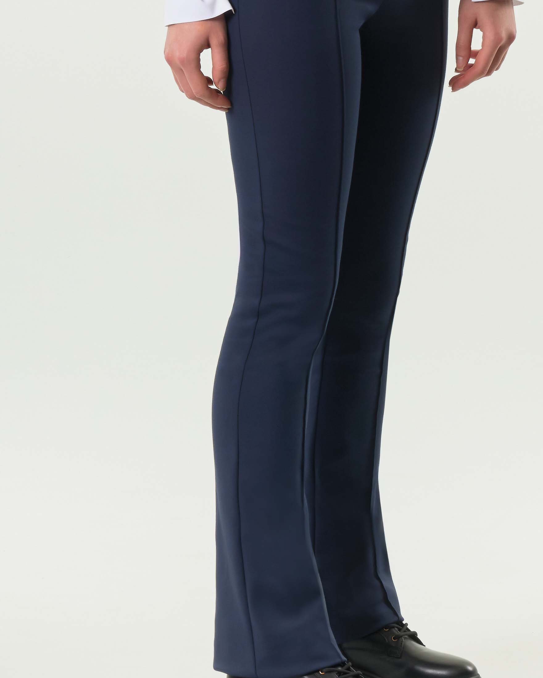 Pantaloni flare blu Patrizia Pepe in cotone bielastico con cuciture in rilievo al centro gamba image