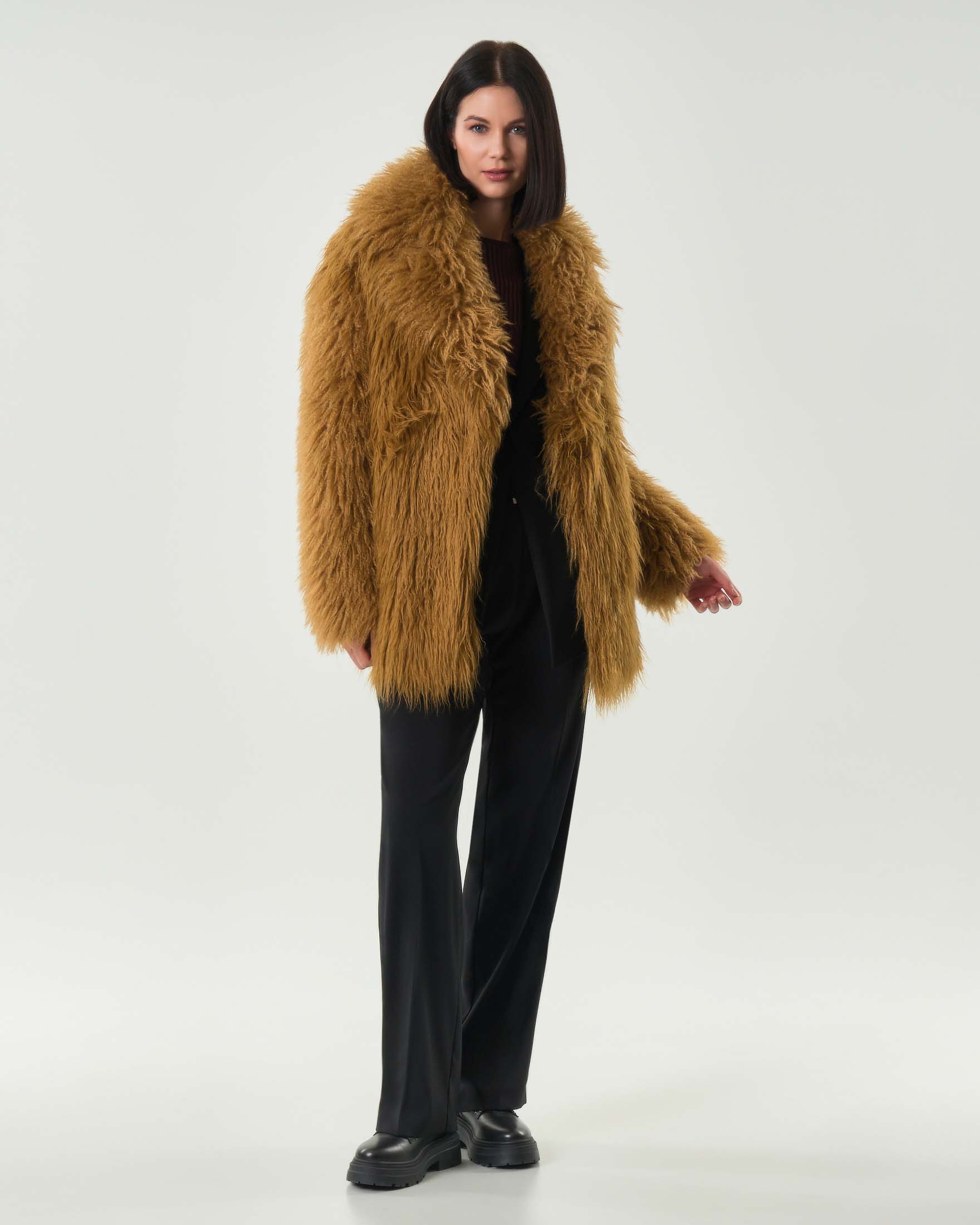 Ecopelliccia color cammello Patrizia Pepe in mongolia con scollo a rever