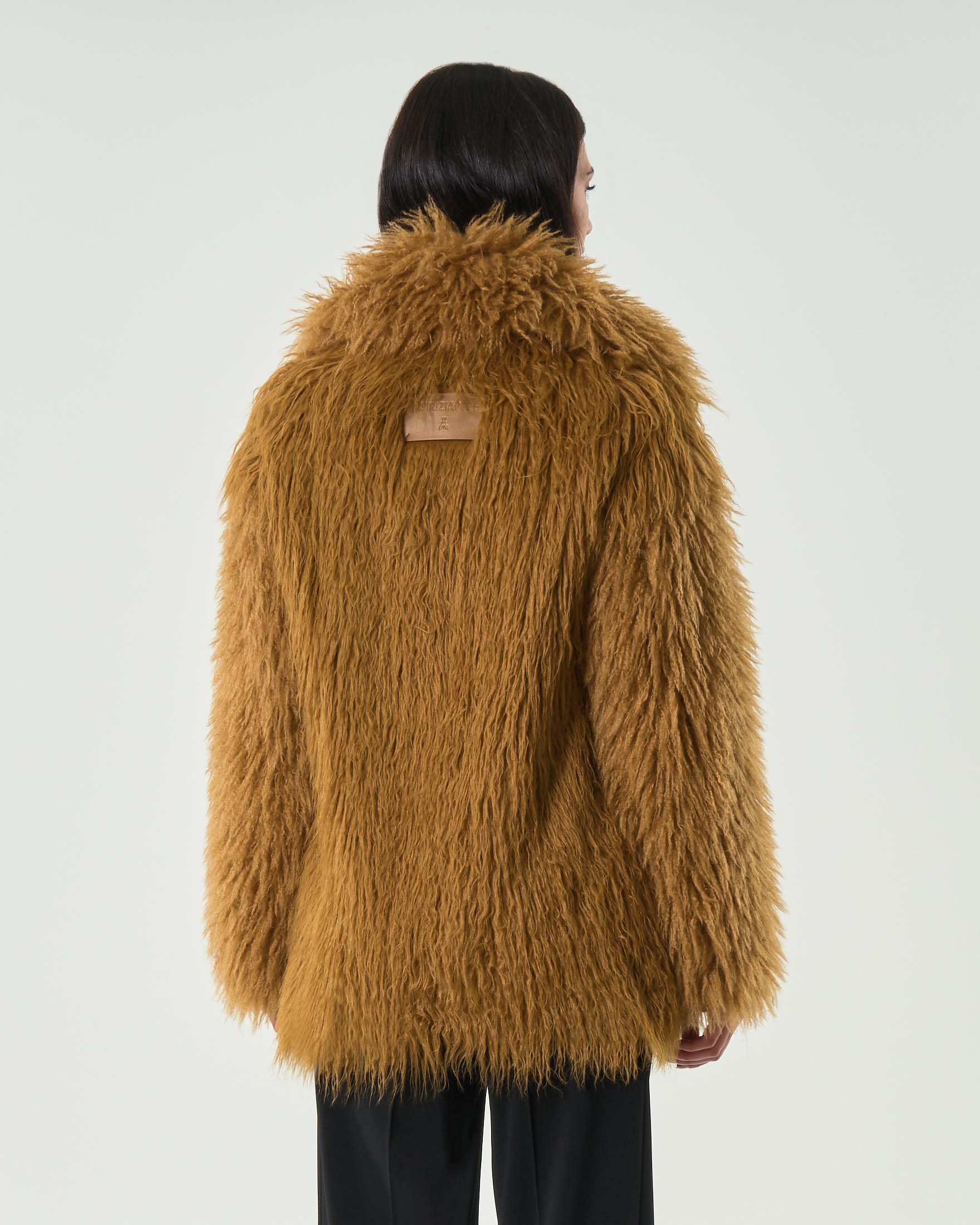 Ecopelliccia color cammello Patrizia Pepe in mongolia con scollo a rever