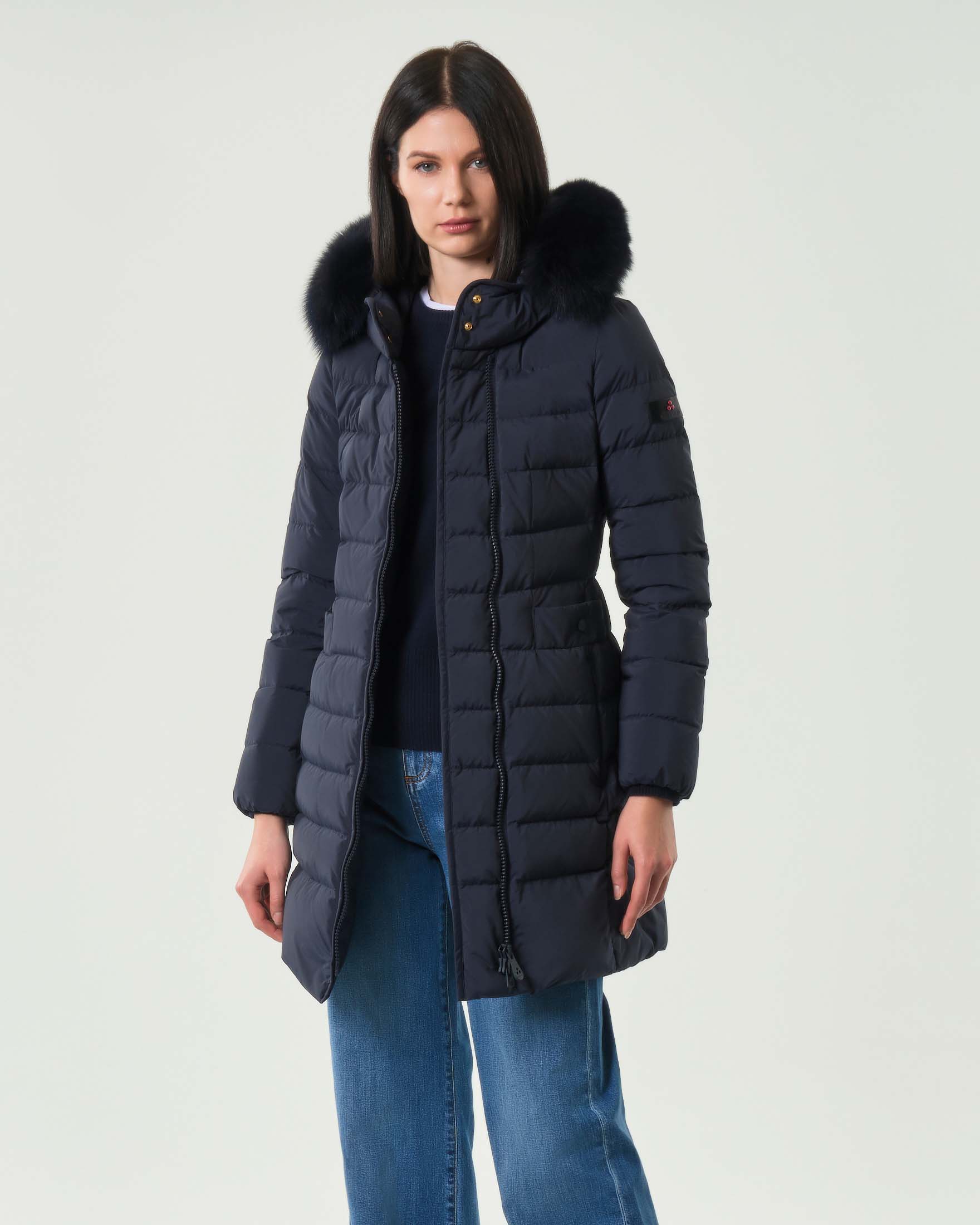 Piumino Seriola Peuterey blu in tessuto mano pesca con bordo removibile in pelliccia di volpe a profilo del cappuccio 