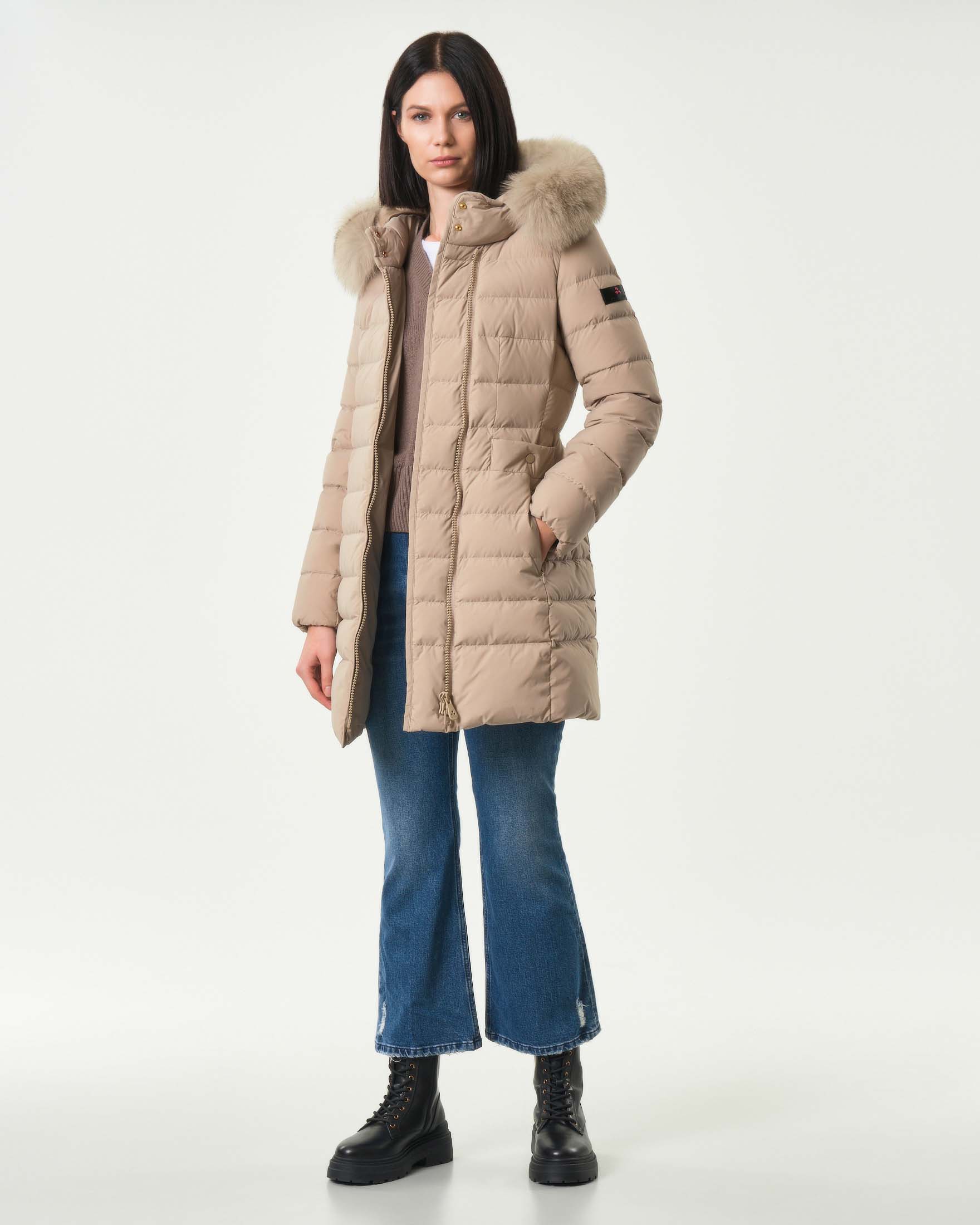 Piumino Seriola Peuterey sabbia in tessuto mano pesca con bordo removibile in pelliccia di volpe a profilo del cappuccio 