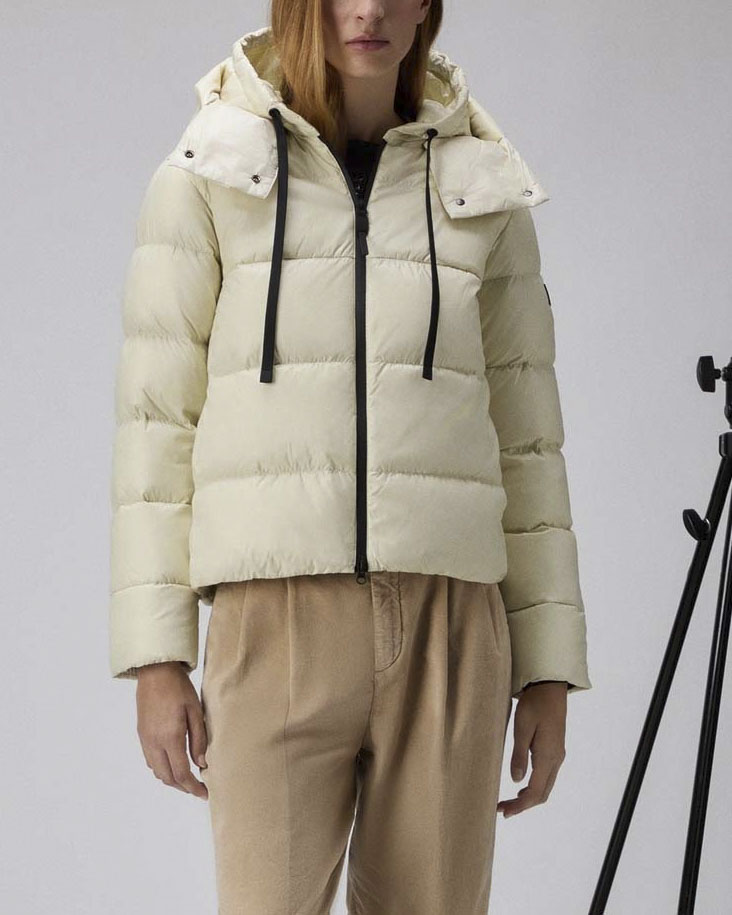 Piumino Kenid Peuterey panna in nylon lucido imbottito in piuma con doppio cappuccio staccabile