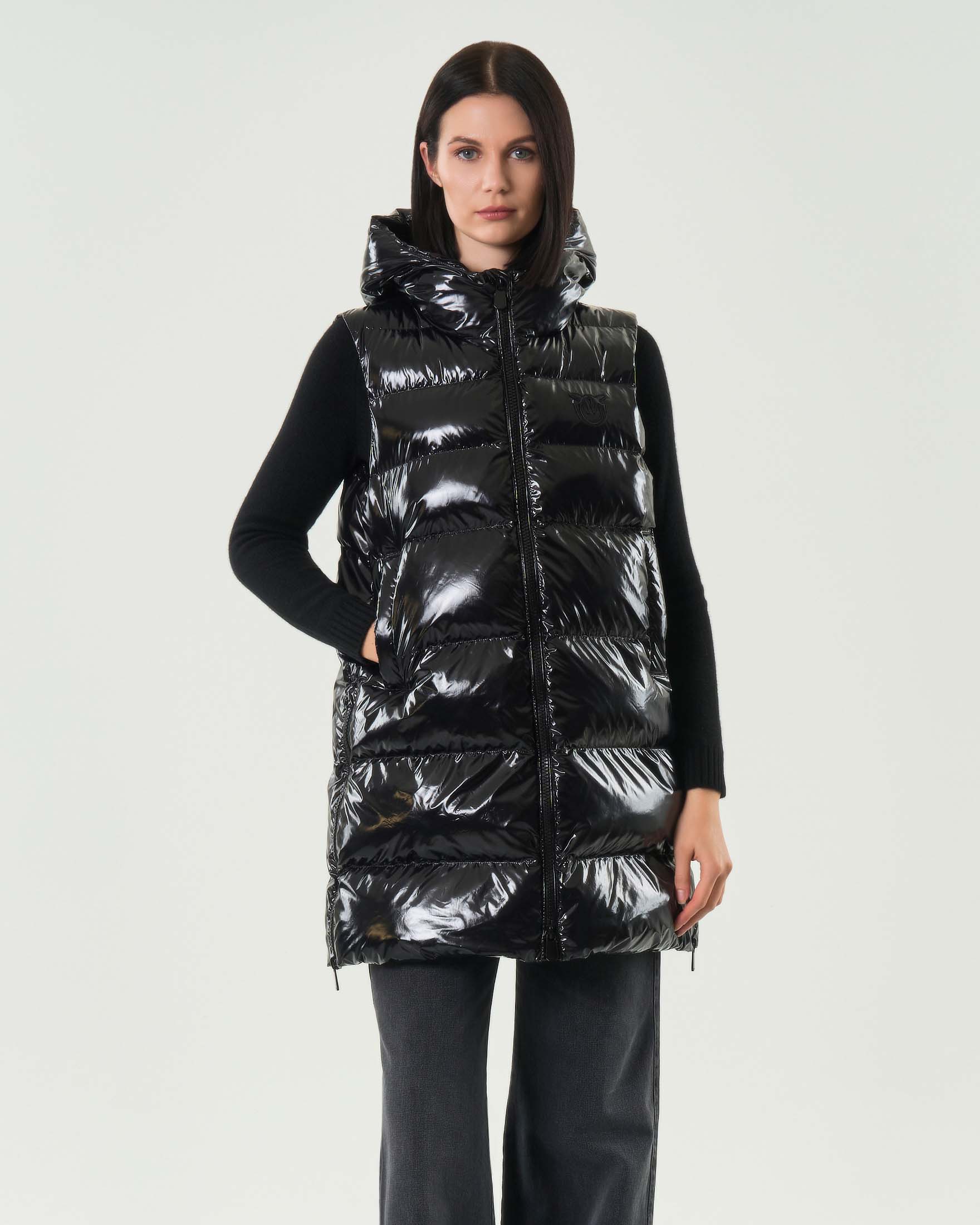 Gilet lungo nero imbottito Pinko in nylon con cappuccio e spacchi laterali image
