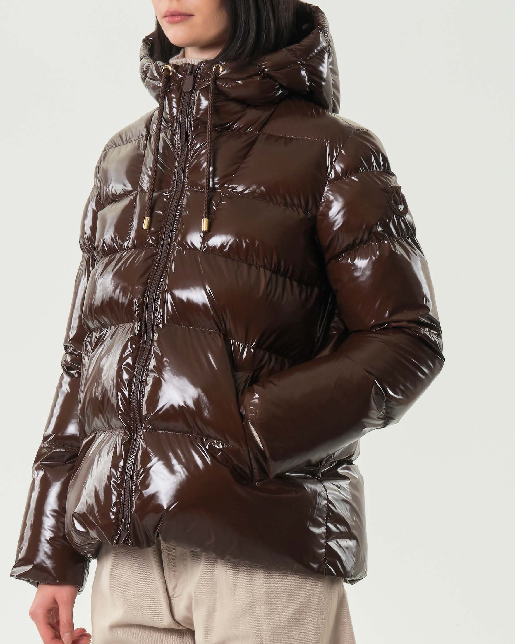 Giubbotto marrone imbottito Pinko in nylon lucido con cappuccio regolabile con coullise image