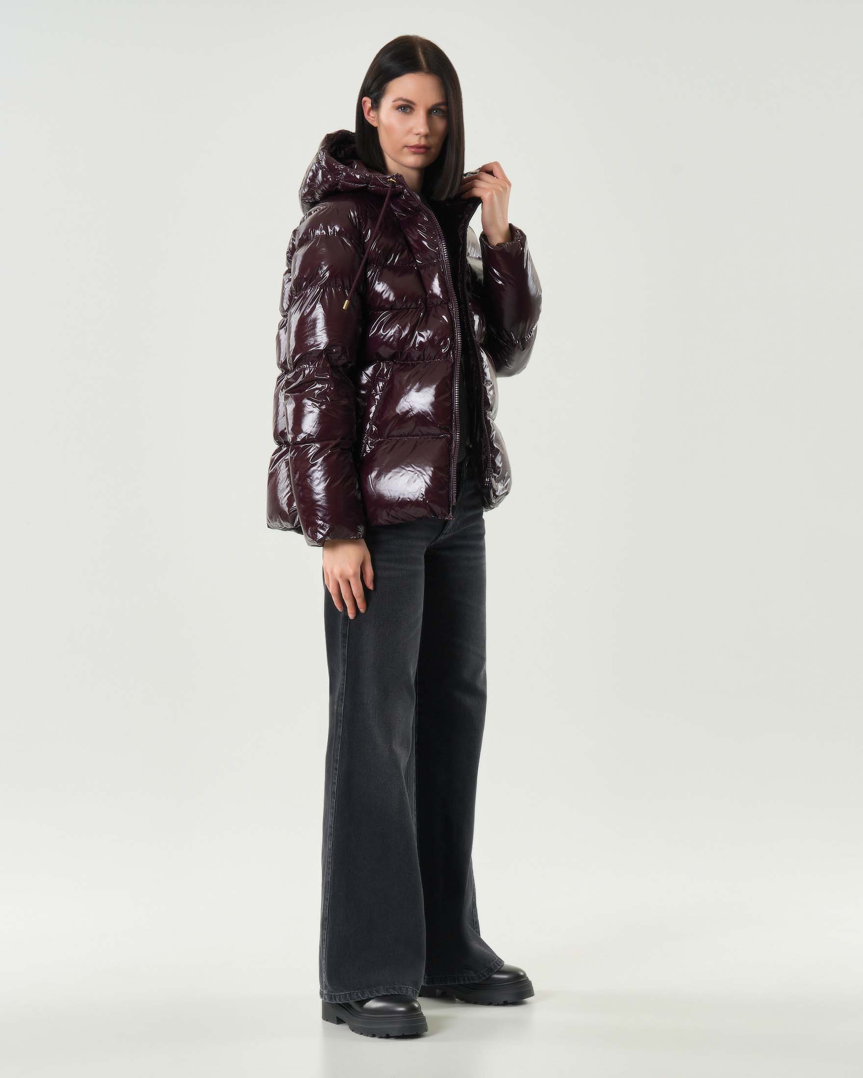 Giubbotto bordeaux imbottito Pinko in nylon lucido con cappuccio regolabile con coullise
