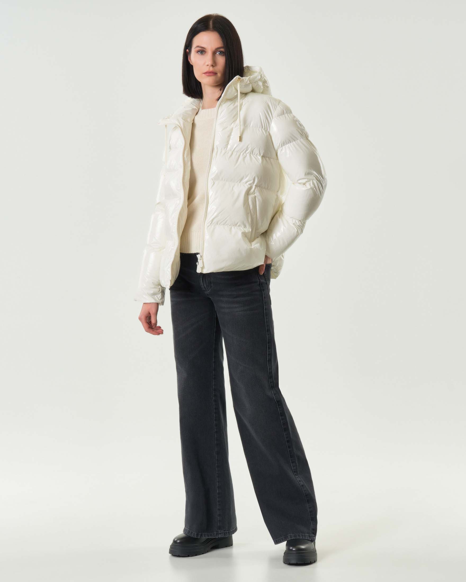 Giubbotto bianco imbottito Pinko in nylon lucido con cappuccio regolabile con coullise