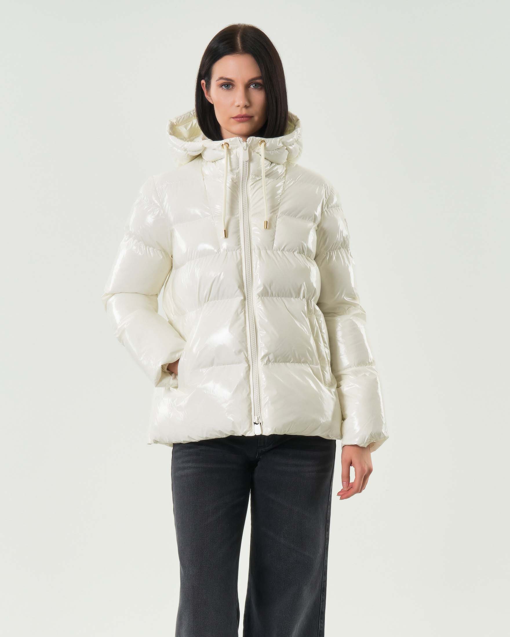 Giubbotto bianco imbottito Pinko in nylon lucido con cappuccio regolabile con coullise image
