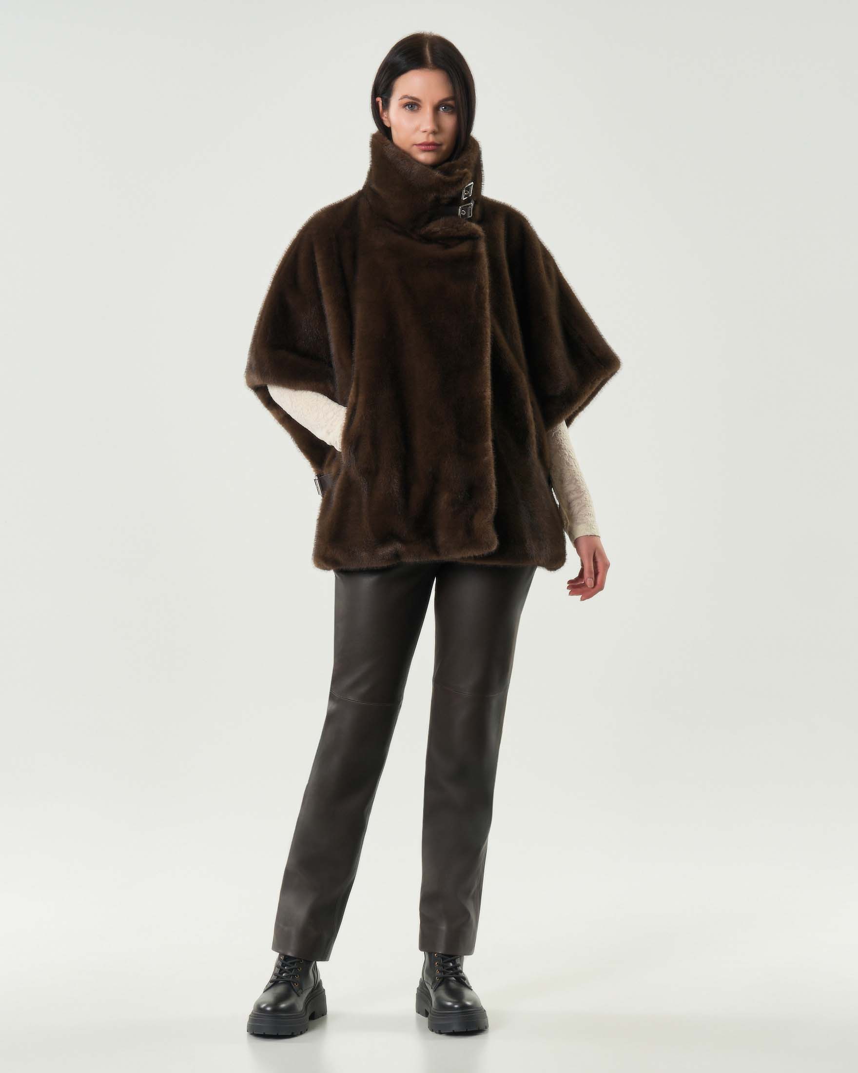 Cappa corta in ecopelliccia testa di moro Pinko con maniche al gomito e colletto a camicia