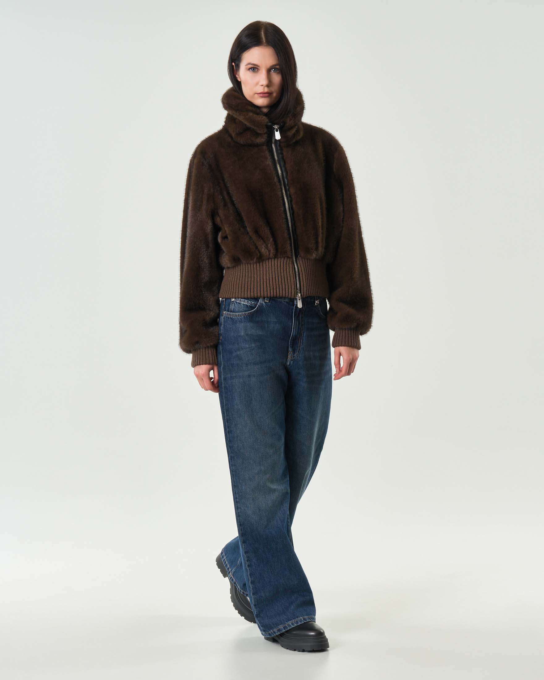 Bomber corto marrone Pinko in ecopelliccia con collo alto e polsini in tessuto a coste