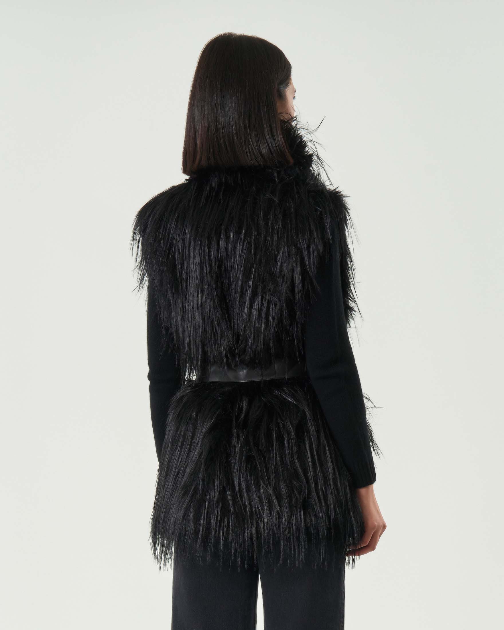 Gilet nero Pinko in tessuto Aspen effetto pelliccia con cintura in vita tono su tono