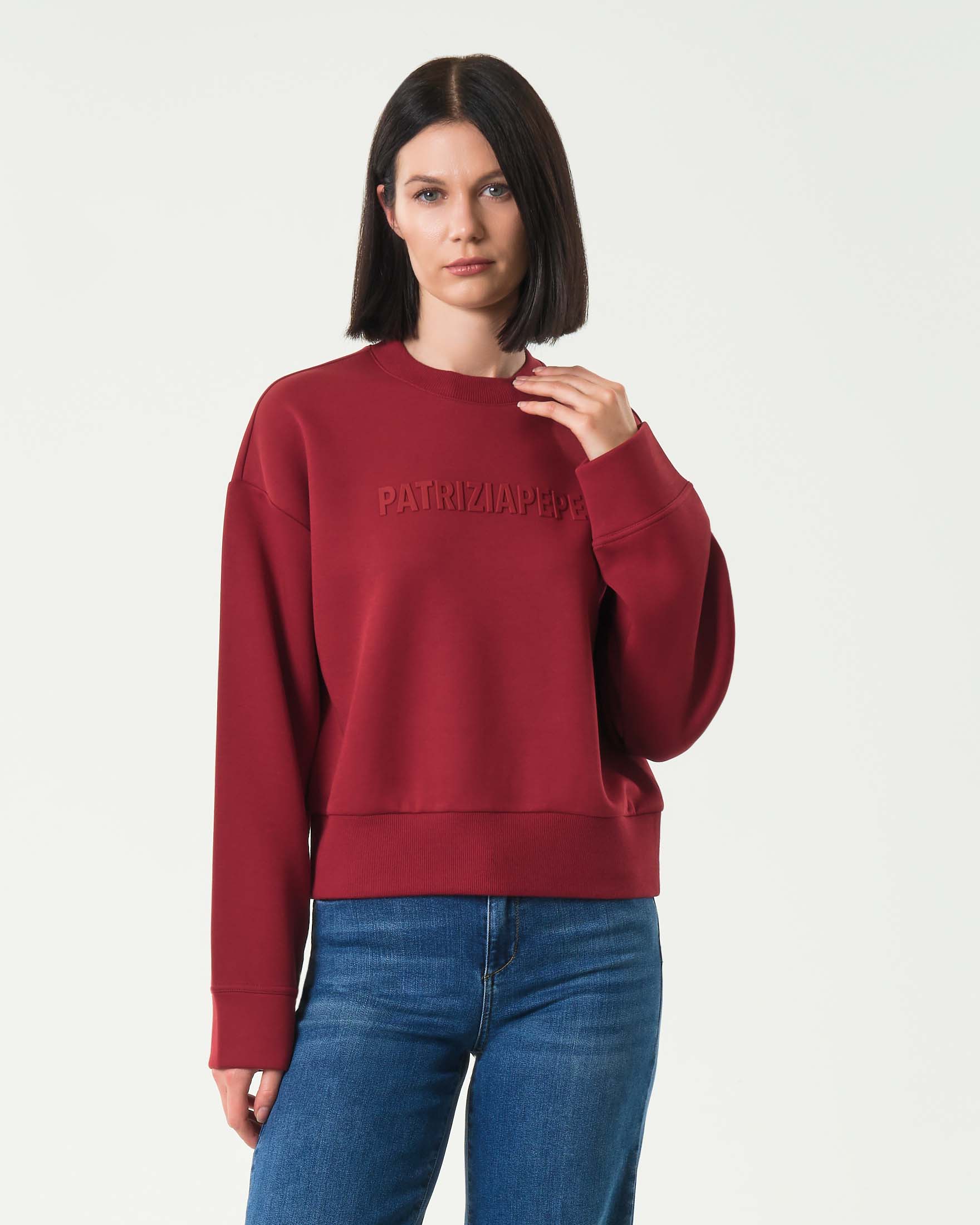 Felpa rossa Patrizia Pepe in tessuto effeto scuba con scritta logo ricamata sul petto