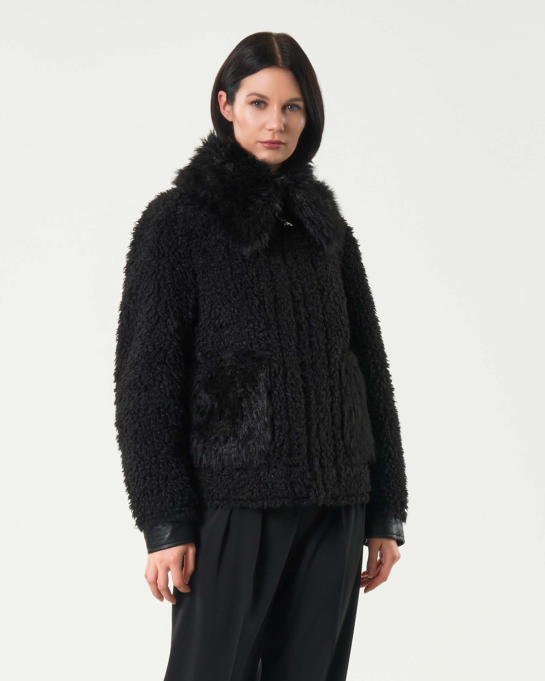 Giubbotto nero biker Patriziza Pepe reversibile in ecopelliccia effetto shearling con maxi colletto image