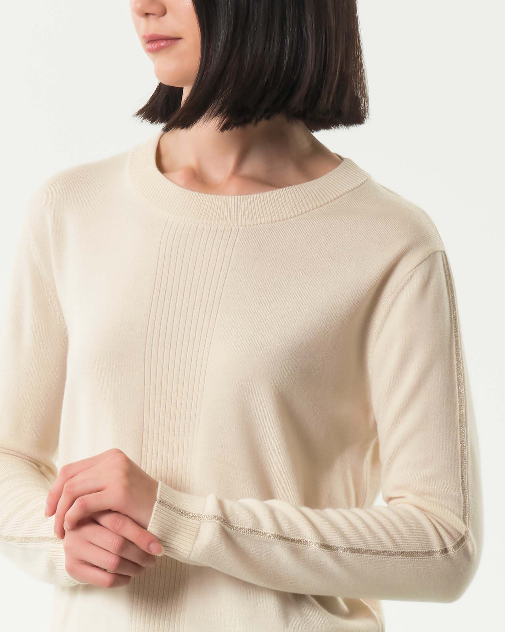 Maglia color burro Patrizia Pepe in pura lana pettinata con banda in lurex lungo le maniche image