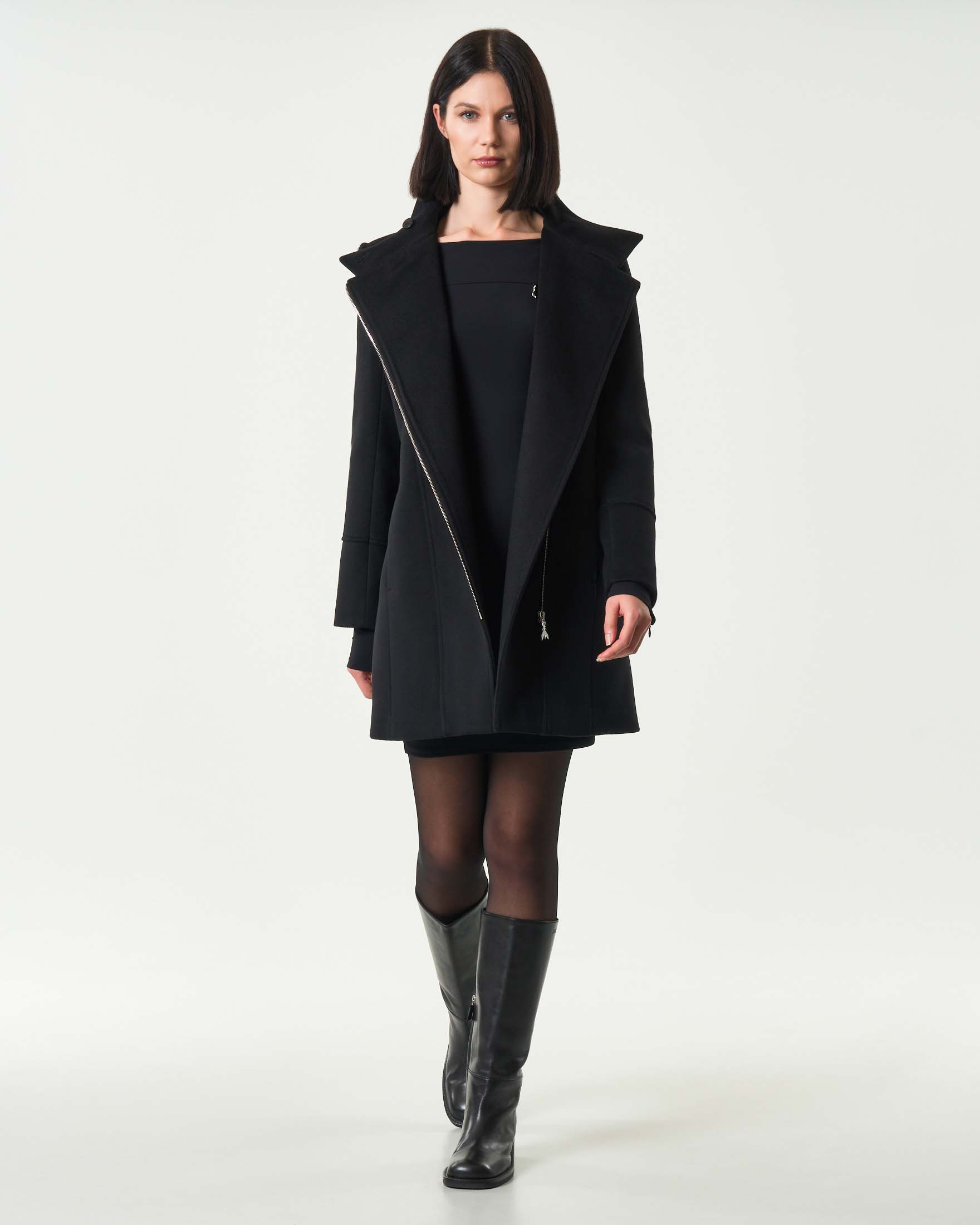 Cappotto nero in misto lana Patrizia Pepe ESSENTIAL con spalle definite e linea avvitata