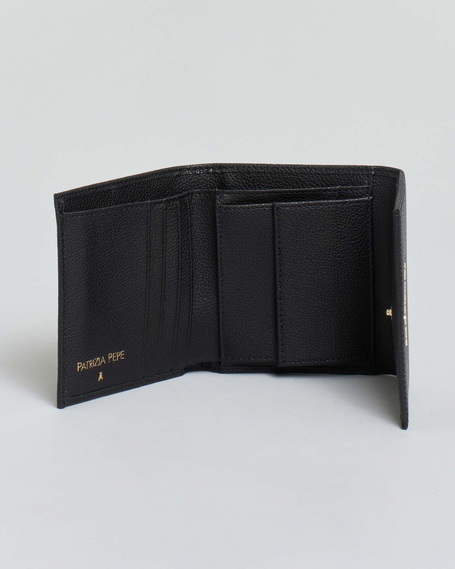 Portafoglio nero piccolo a libro Patrizia Pepe con tasca per monete con scritta logo image