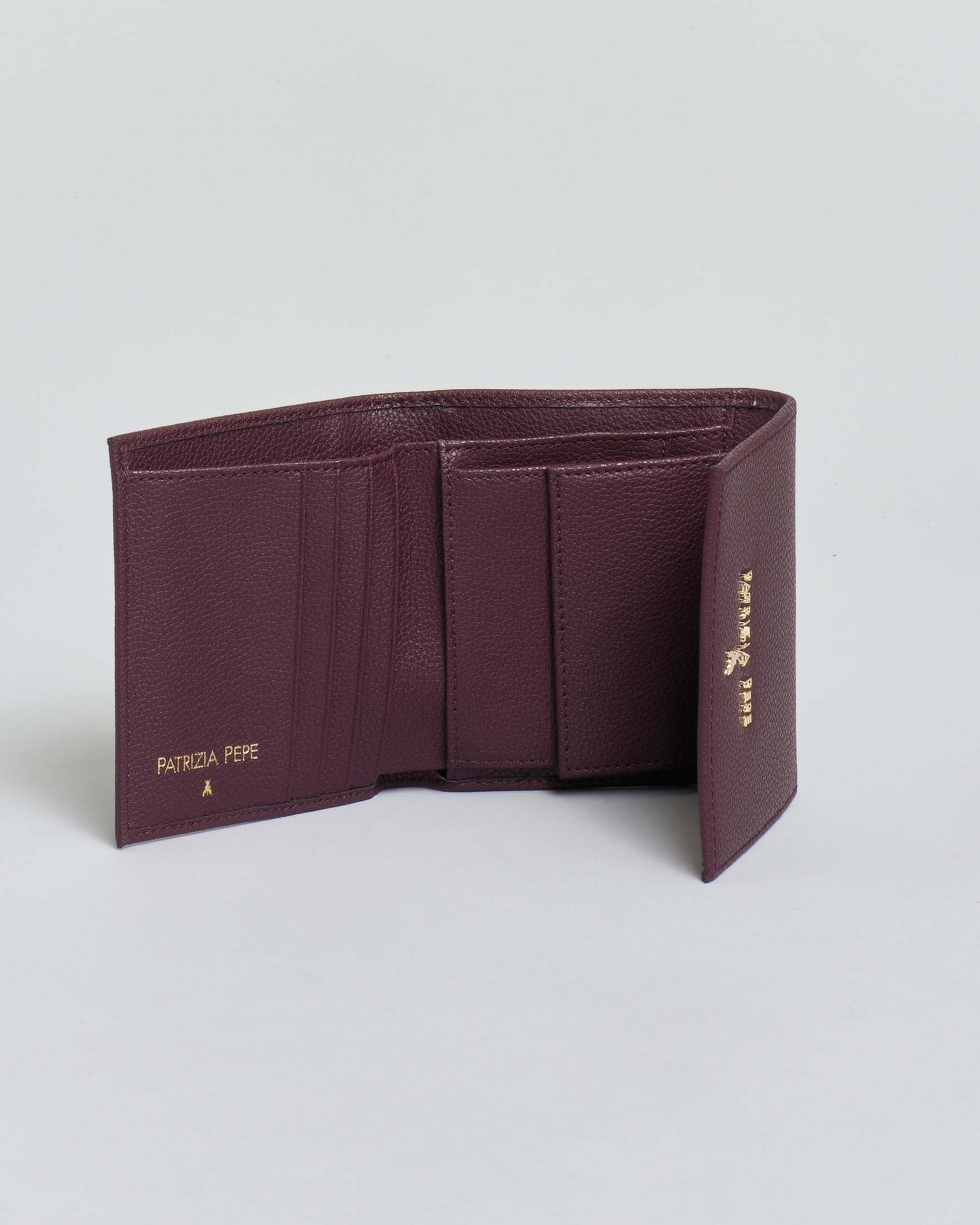 Portafoglio bordeaux piccolo a libro Patrizia Pepe con tasca per monete con scritta logo image