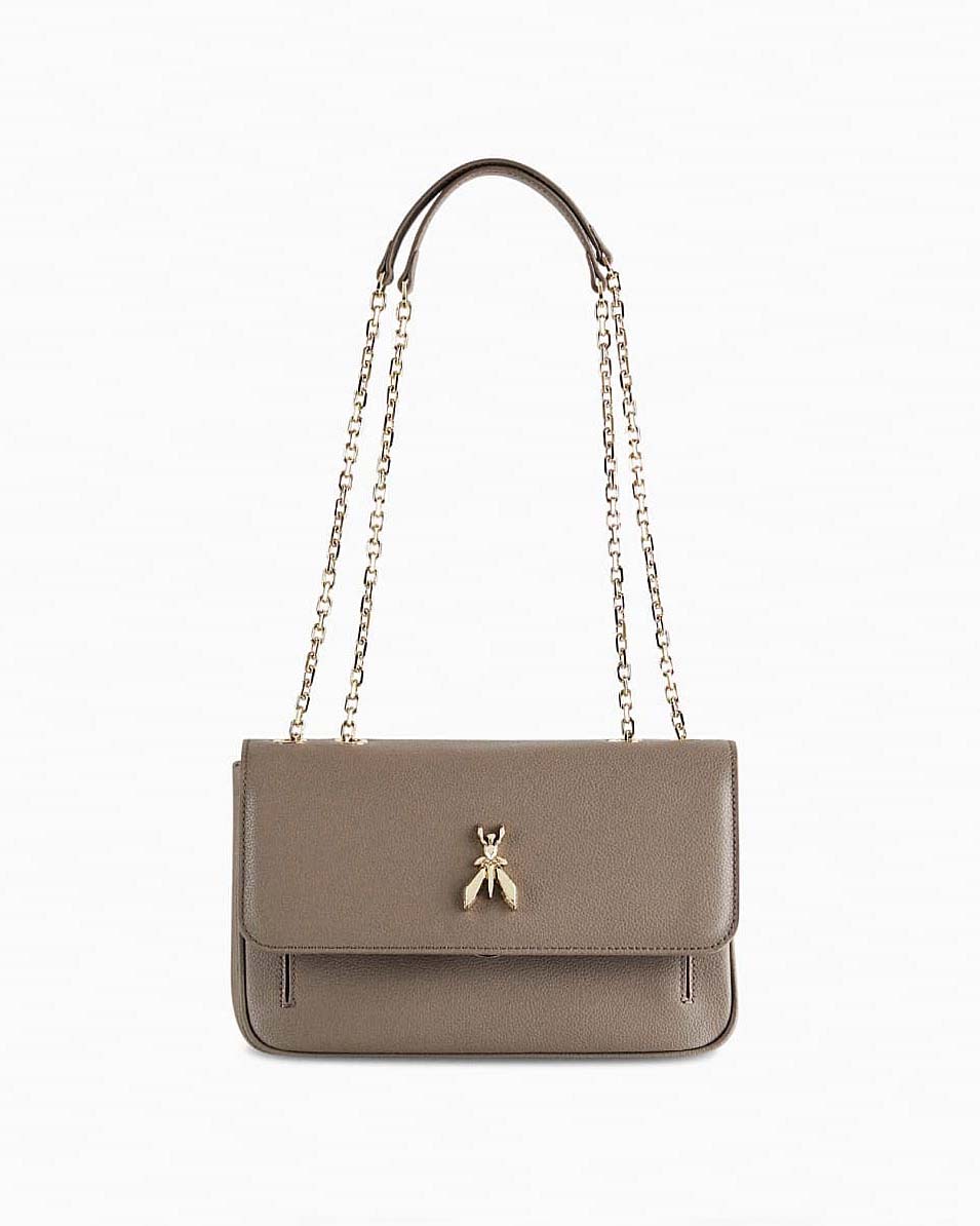 Borsa color taupe Patrizia Pepe in pelle a doppia catena e a chiusura a patta con logo Fly