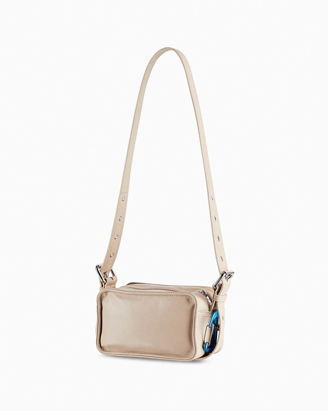 Mini borsa beige Patrizia Pepe (IM)PERFECTION a bauletto in pelle con scritta logo a rilievo e manici regolabili image