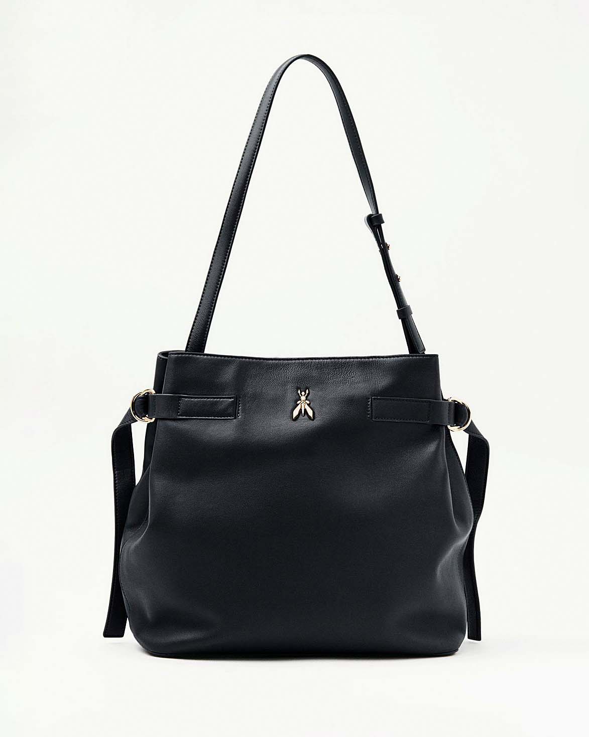 Secchiello nera Patrizia Pepe in pelle martellata con fibbie laterali e tracolla regolabile