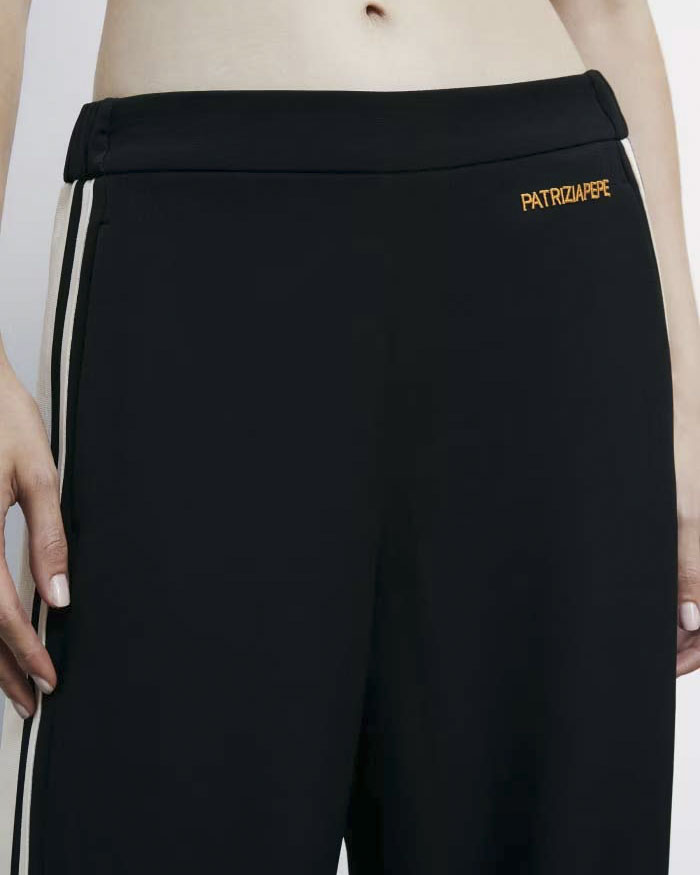 Pantaloni neri Patrizia Pepe Racing con bande laterali bianche image