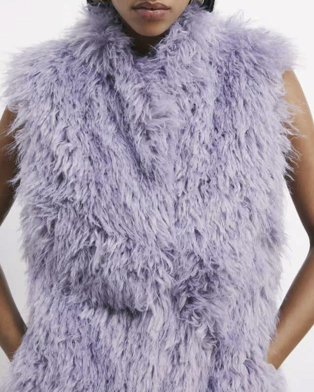 Gilet effetto pelliccia lilla Patrizia Pepe con spalla scesa e interni effetto pelle