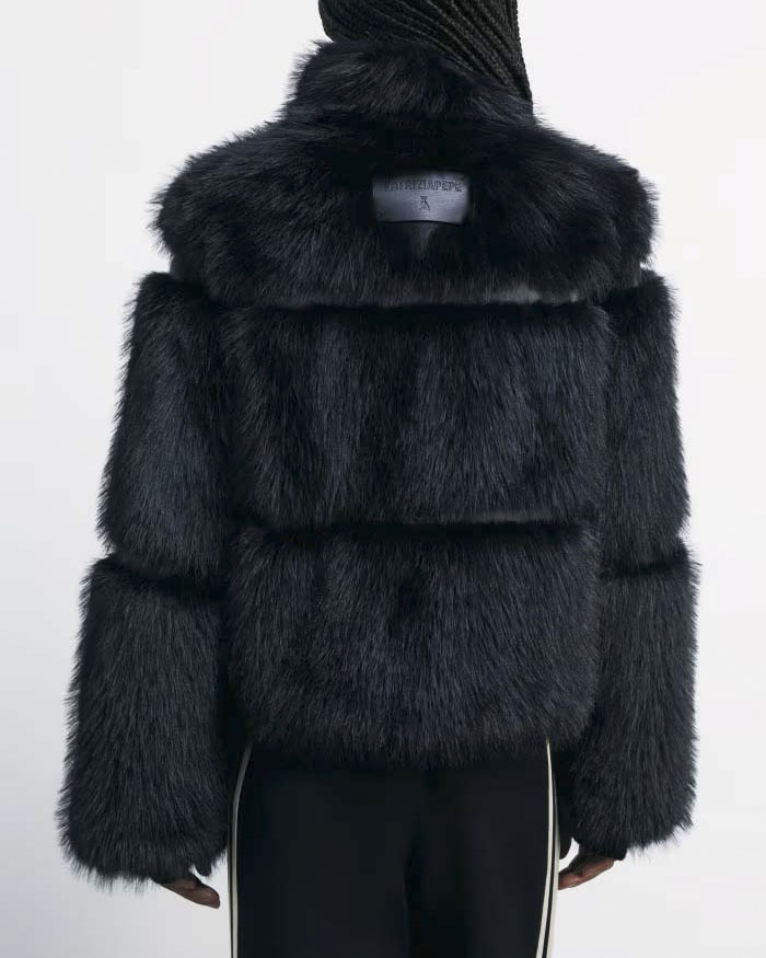 Ecopelliccia nera Patrizia Pepe a motivo orizzontale con inserti in simipelle tono su tono