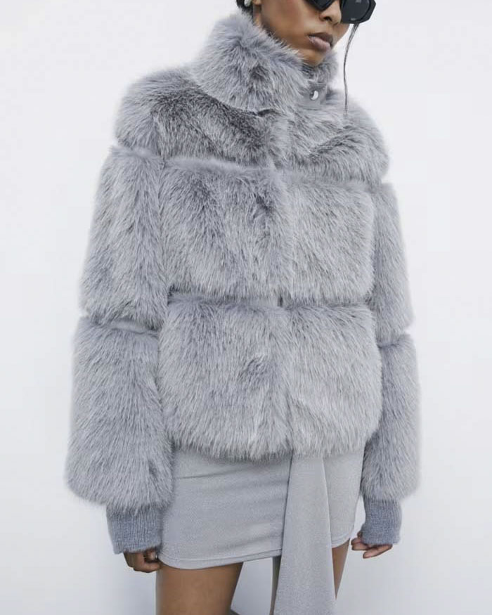 Ecopelliccia grigio perla Patrizia Pepe a motivo orizzontale con inserti in simipelle tono su tono