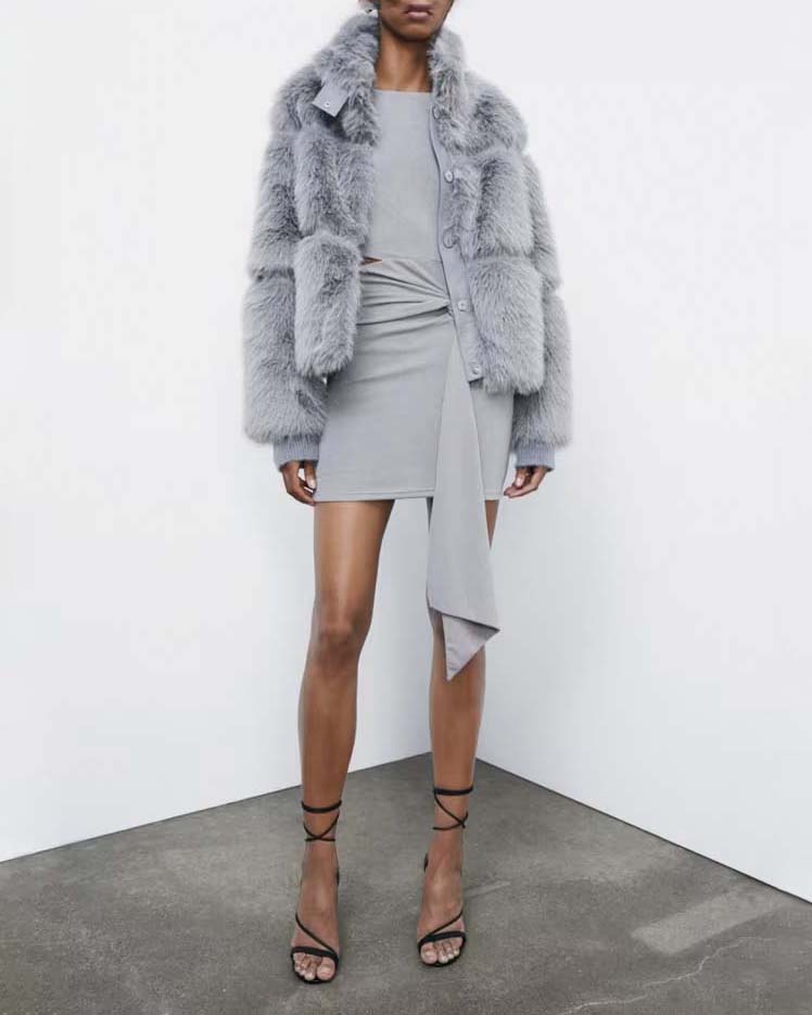 Ecopelliccia grigio perla Patrizia Pepe a motivo orizzontale con inserti in simipelle tono su tono image