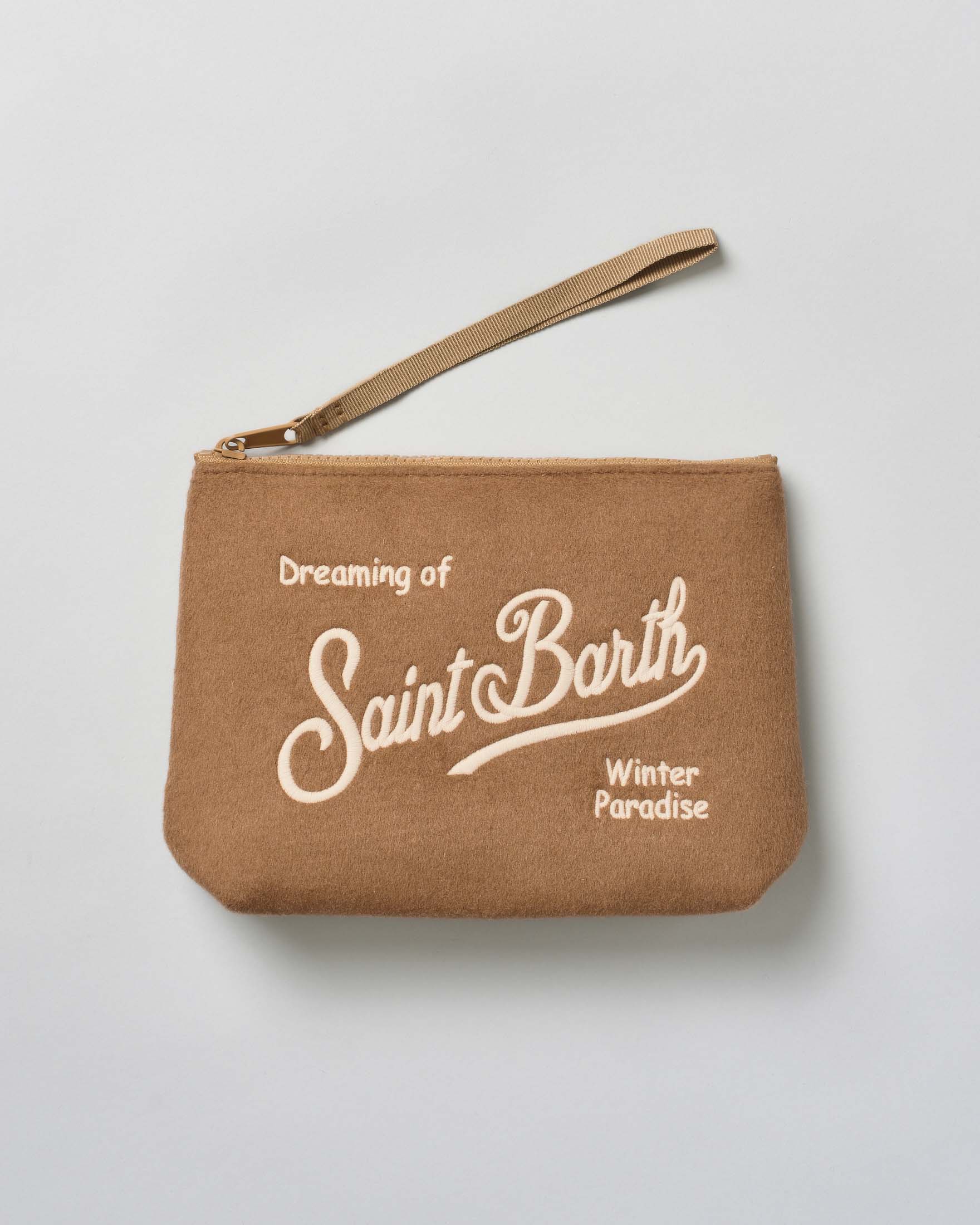 Pochette Aline MC2 Saint Barth in feltro color cammello con scritta logo ricamata a contrasto