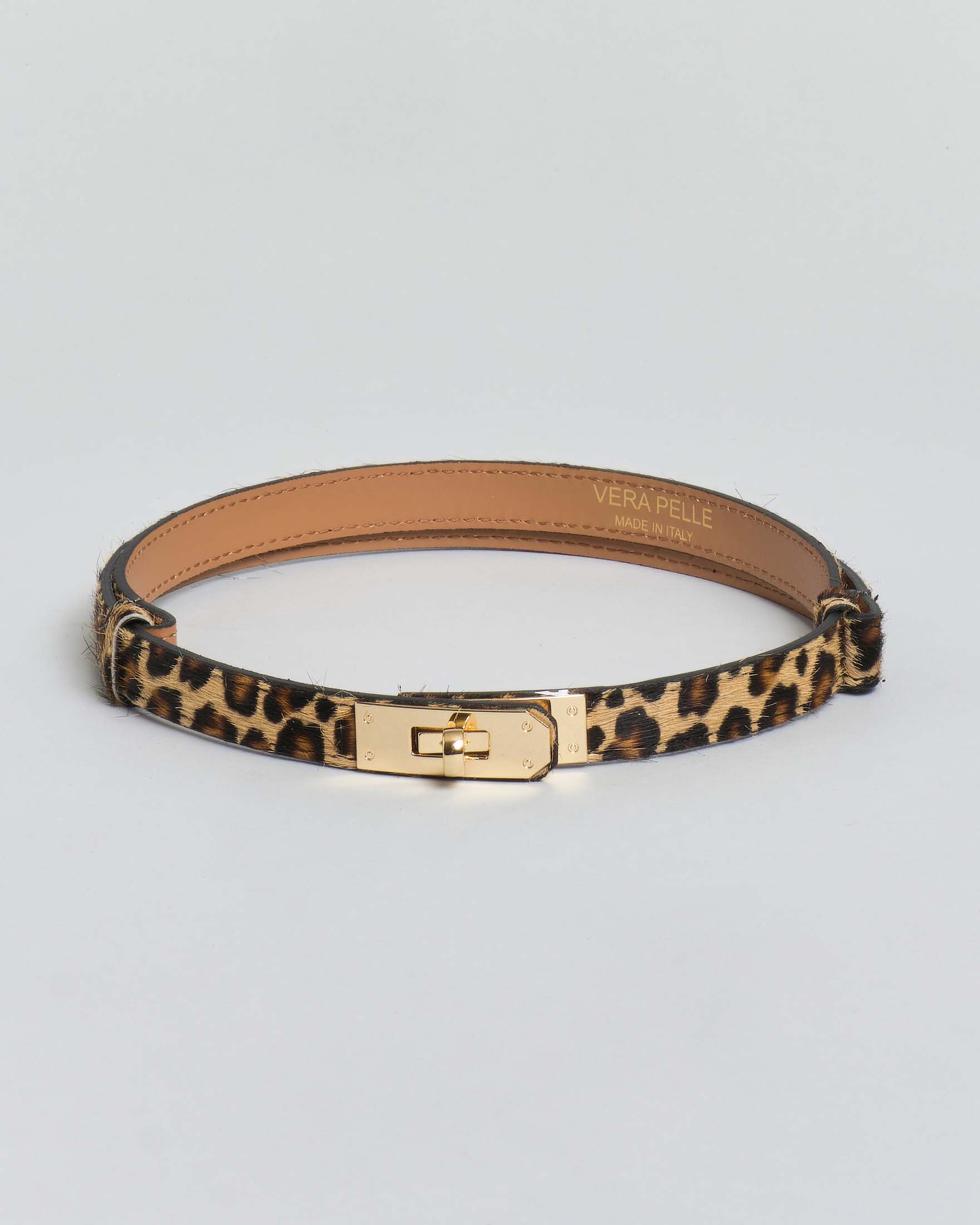 Cintura in cavallino leopardato con chiusura in metallo dorato a girello