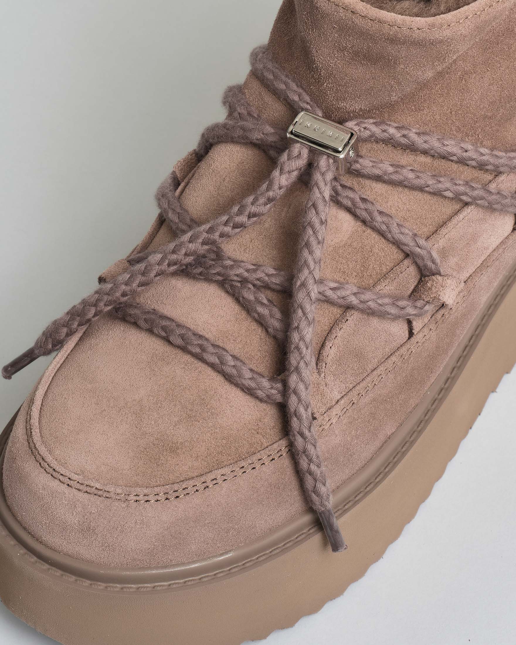 Boot Classic Low Platform Inuikii marroni in pelle scamociata e interno in montone con suola alta image