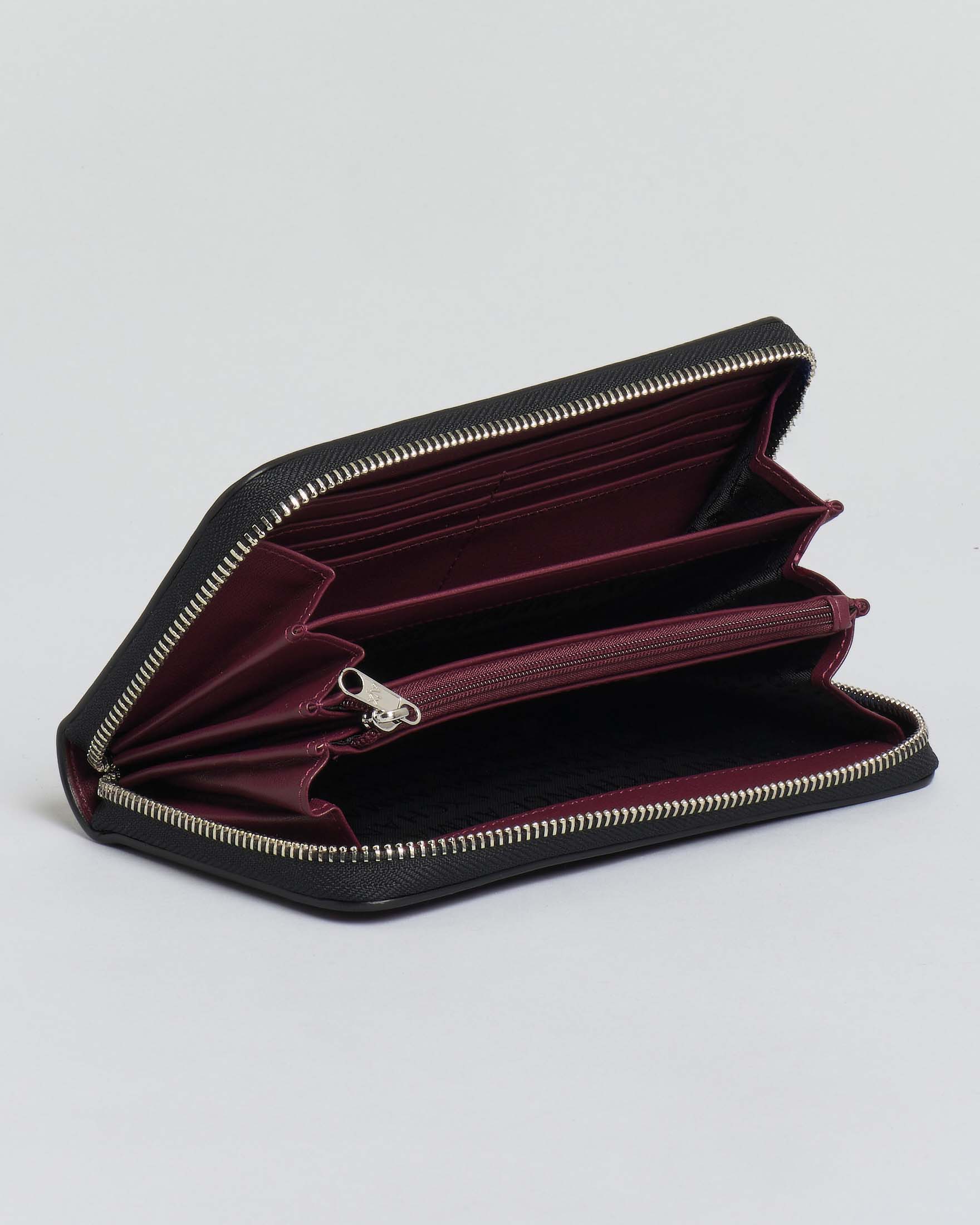 Portafoglio bordeaux Armani Exchange in similpelle con fibbia smaltata tono su tono image