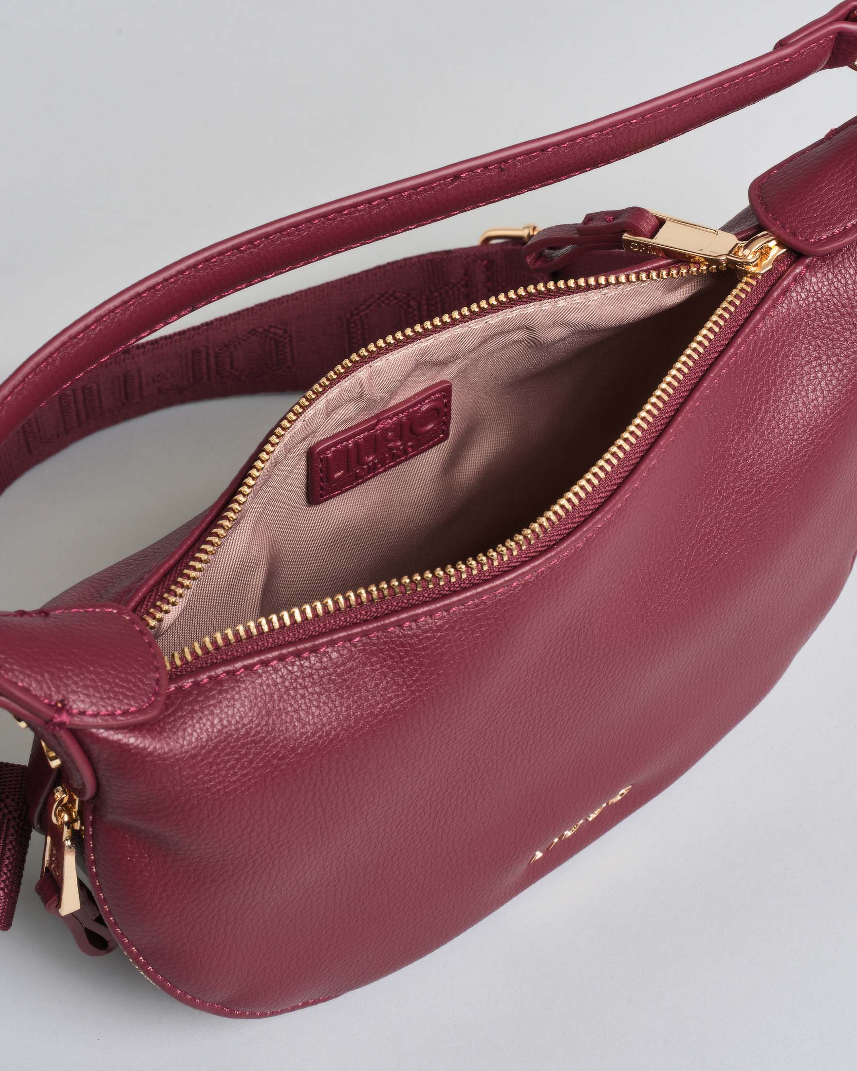 Borsa hobo Liu Jo Accessories bordeaux in similpelle con logo lettering metallico image