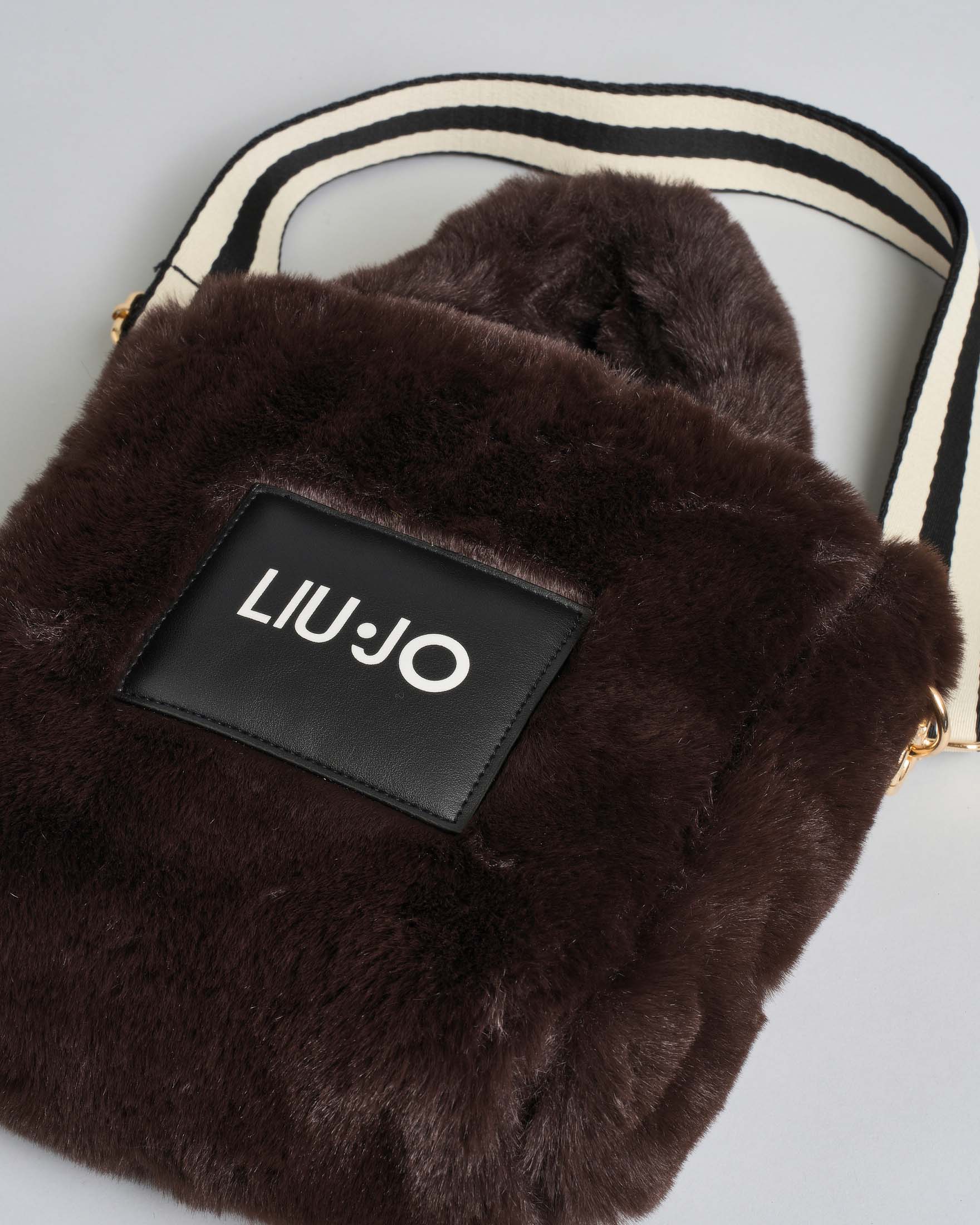 Borsa Liu Jo Sport marrone in pelliccia sintetica con logo applicato image
