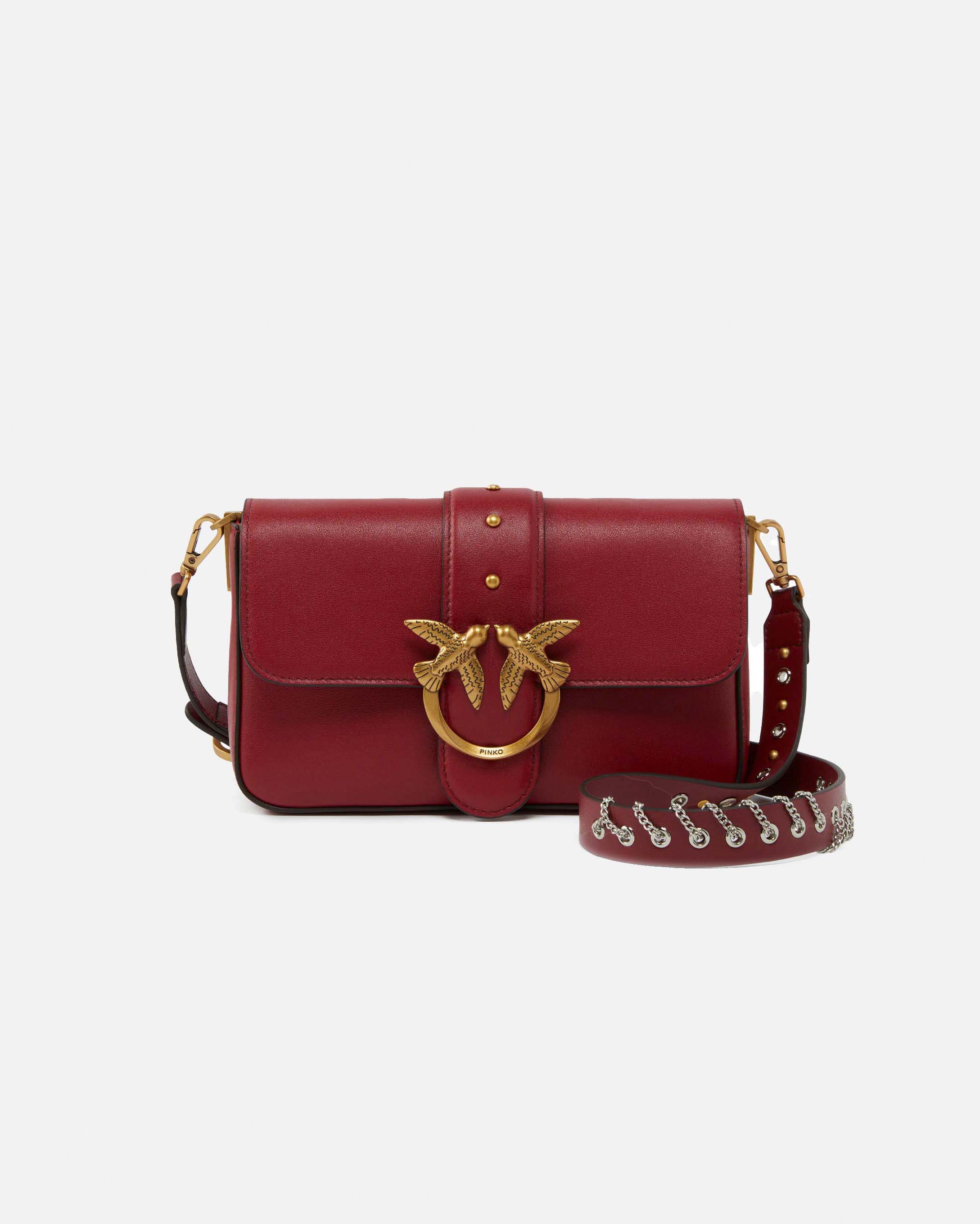 Borsa a spalla piccola rossa Mini Love Bag Slouchy in pelle con borchie catene e strass applicati sulla tracolla