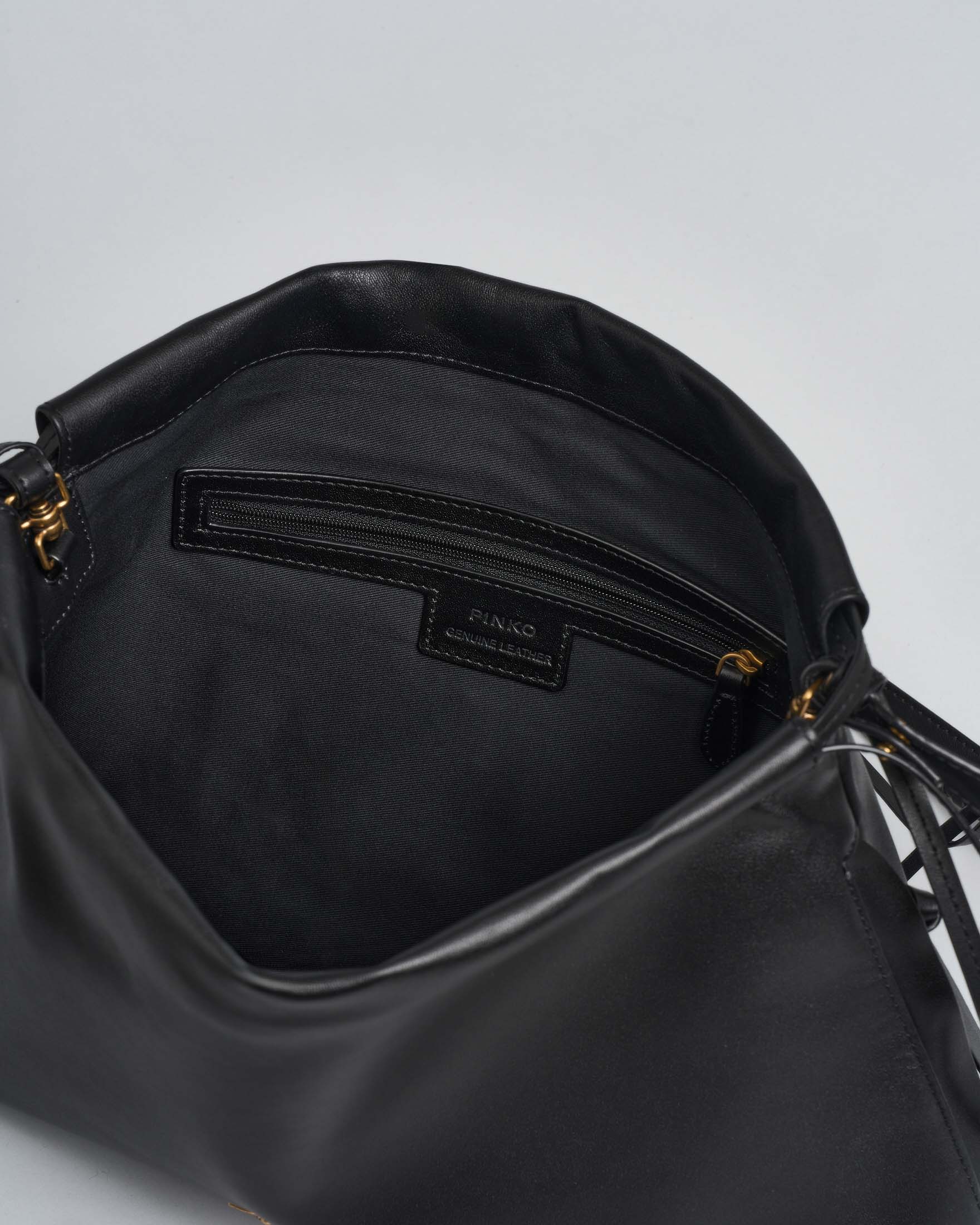 Mini sacchetto nero Pinko in pelle con chiusura arricciata con doppia tracolla a coulisse image