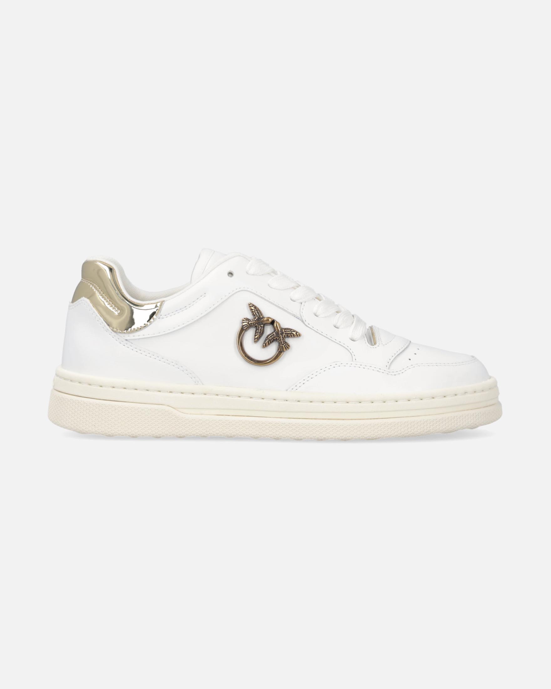 Sneakers bianche in pelle Pinko con fibbia Love Birds dorata applicata sul fianco e tallone metallizzato