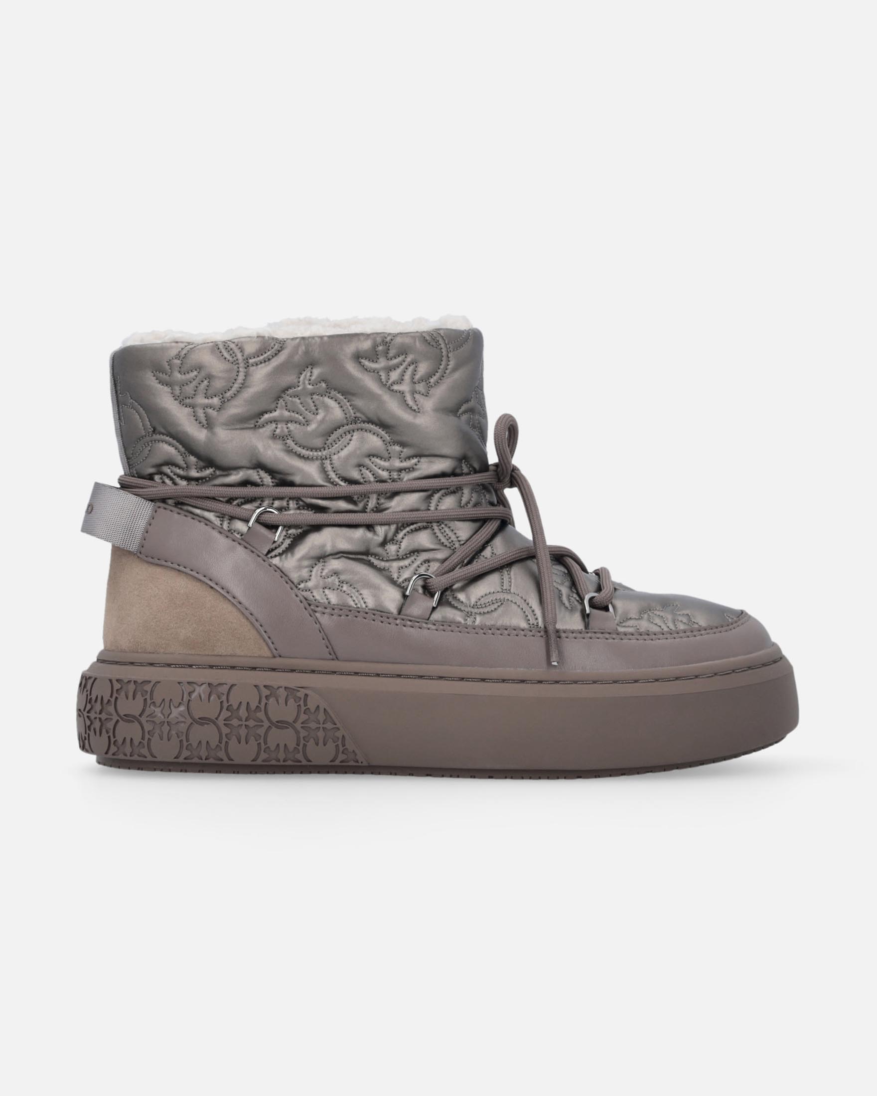 Boots color bronzo Pinko in tessuto effetto pelle con scritta logo all over ricamata e gomma alta tono su tono