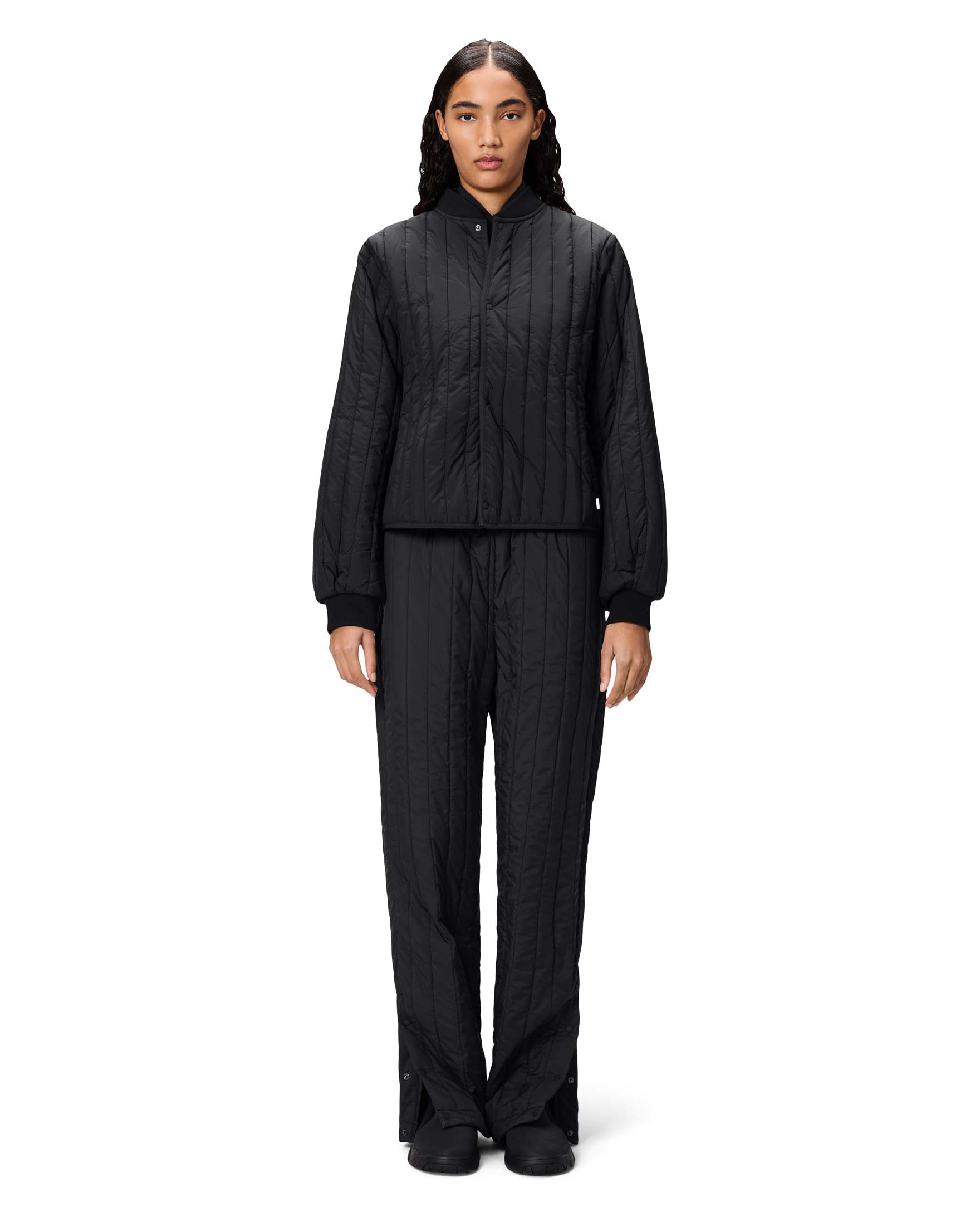 Giacca nera Banja Liner Bomber W Jacket Rains trapuntata in nylon intrecciato leggero con scollo tondo image